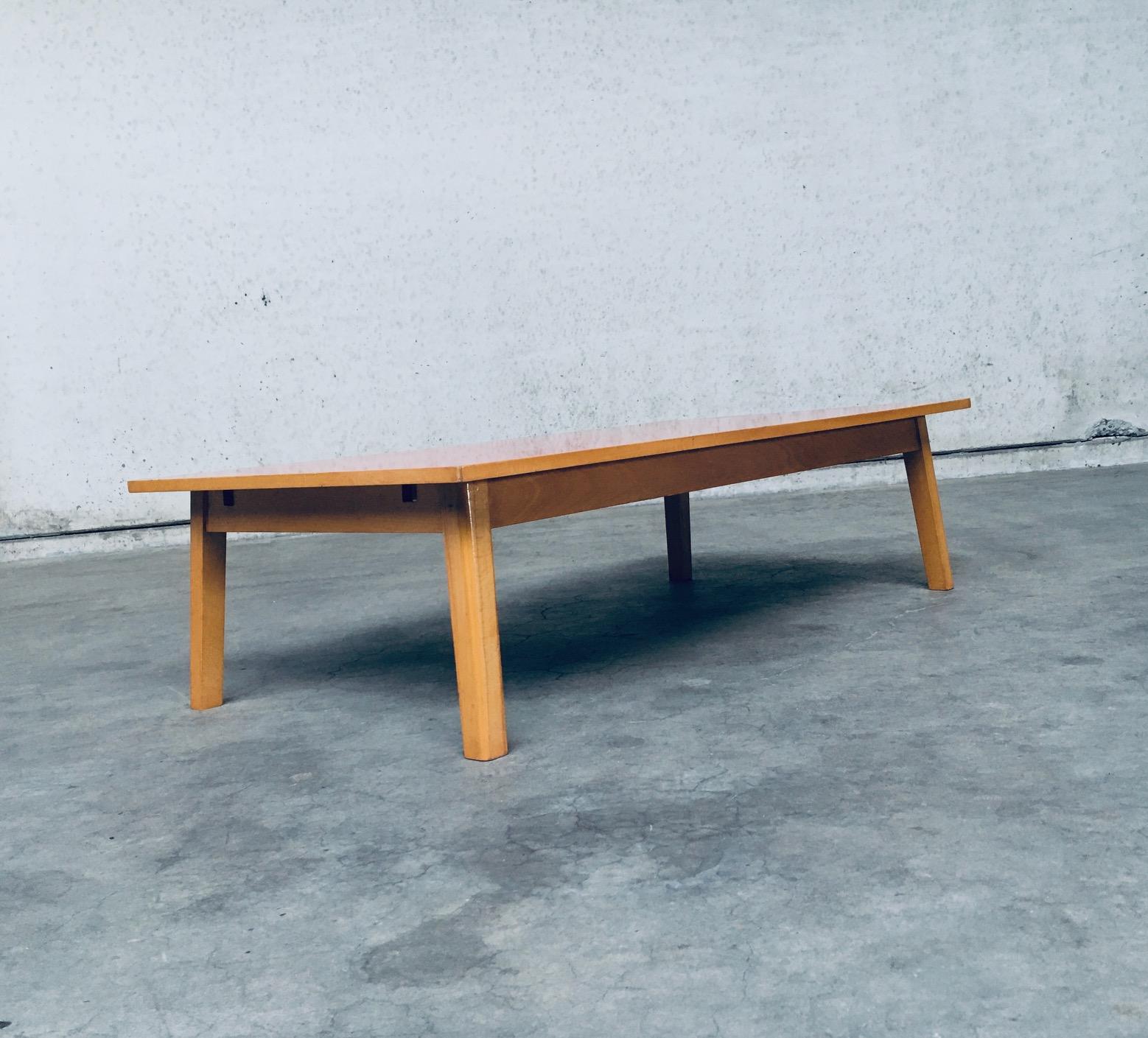 Midcentury Design Red Coffee Table, 1950's Belgium In Good Condition For Sale In Oud-Turnhout, VAN