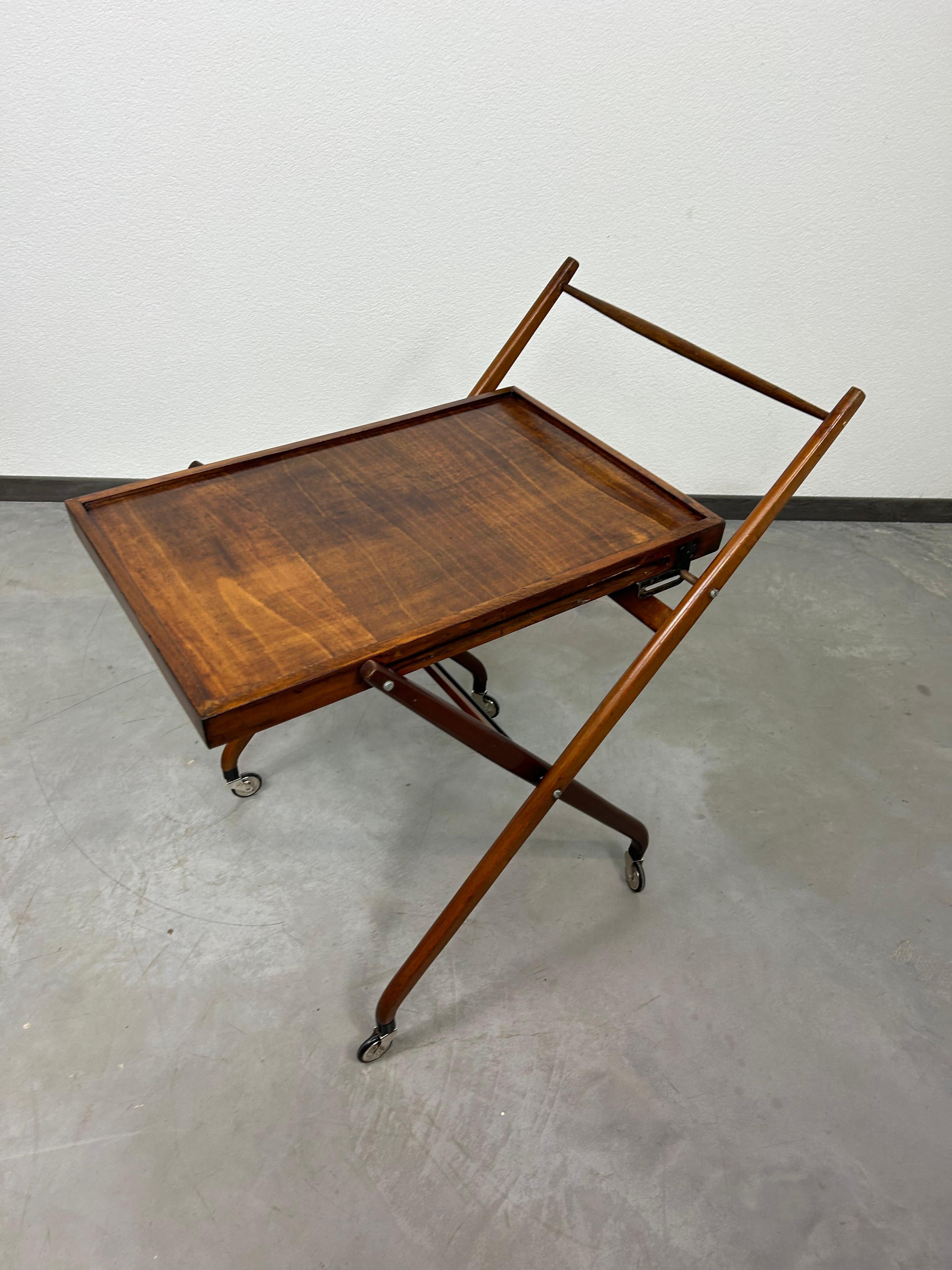 Midcentury design serving trolley by Thonet Mundus in very nice original condition.