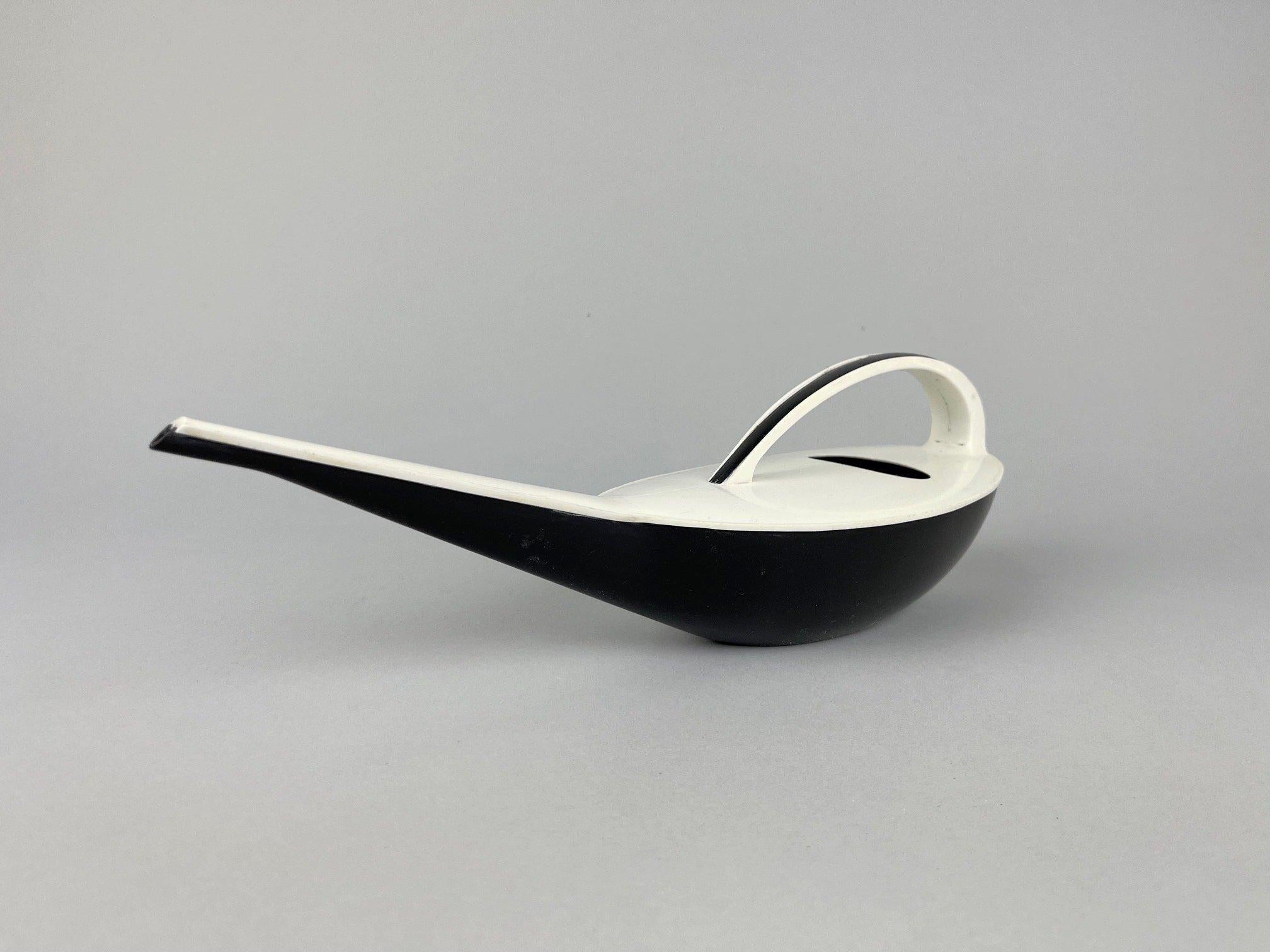 klaus kunis watering can