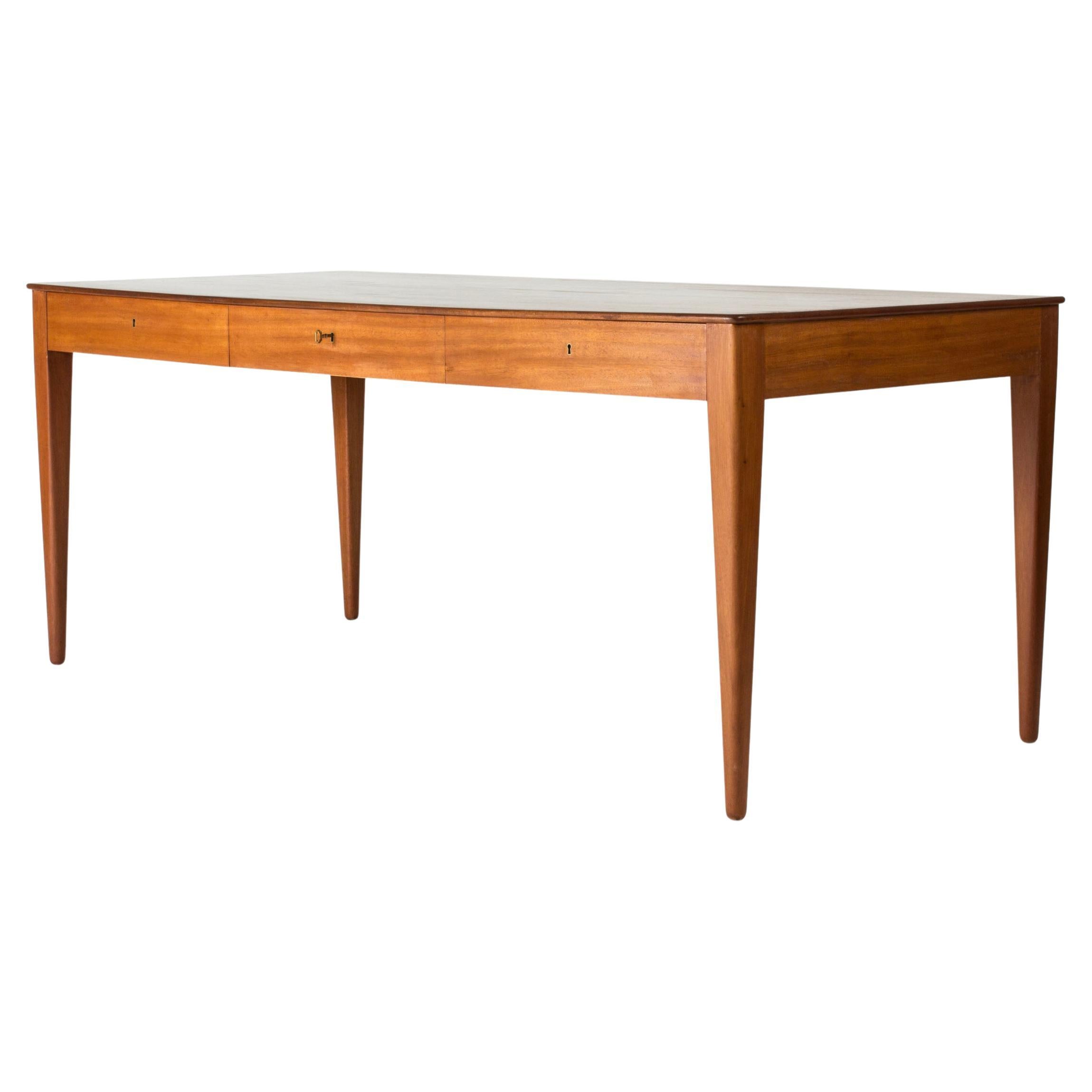 Bureau du milieu du siècle par Josef Frank, Svenskt Tenn, Suède, années 1950