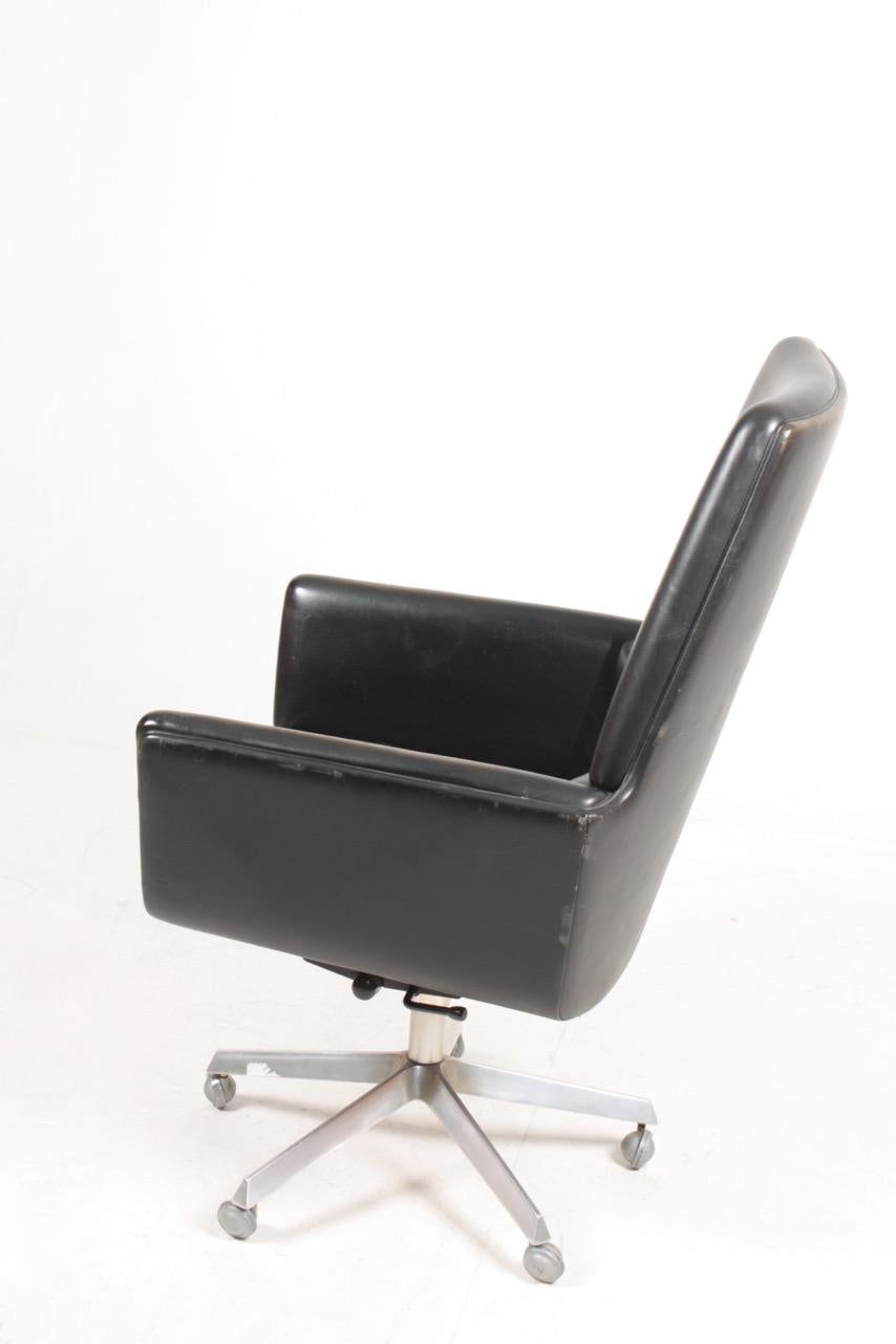 Midcentury Desk Chair in Patinated Leather by Finn Juhl, 1960s 1