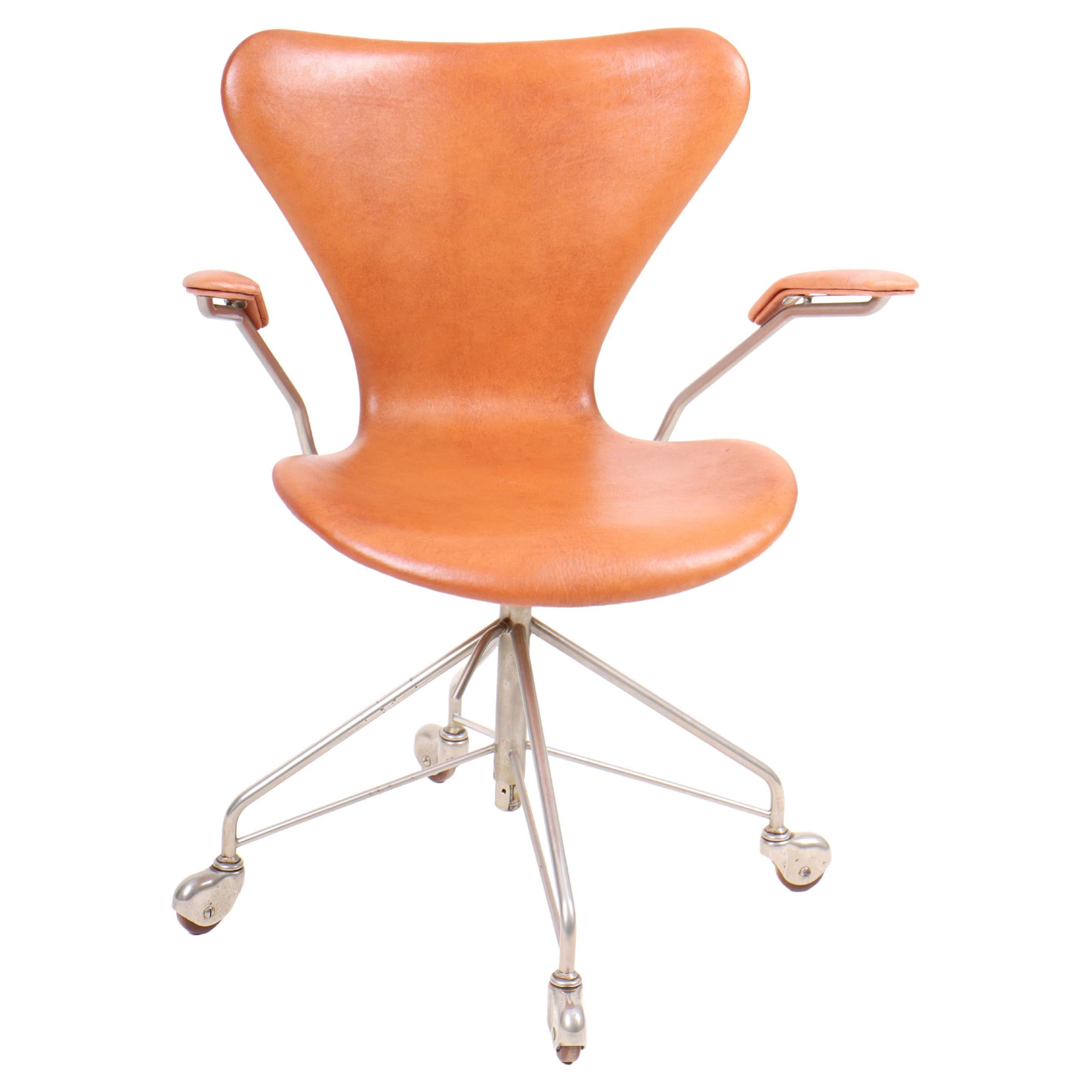 Scandinavian Modern Midcentury Desk Chair Model 3117 in Patinated Leather by Arne Jacobsen, 1960s