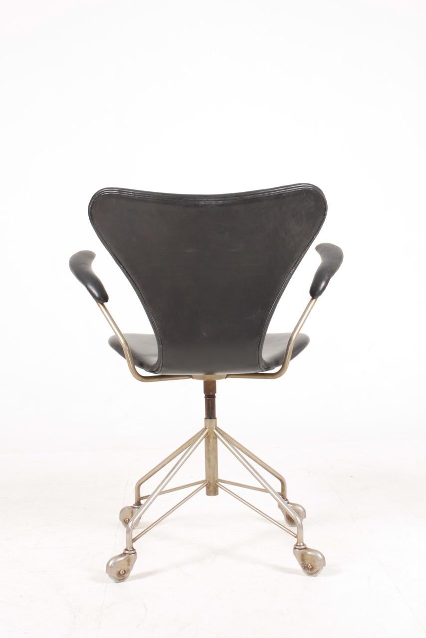 Mid-20th Century Midcentury Desk Chair Model 3117 in Patinated Leather by Arne Jacobsen, 1960s