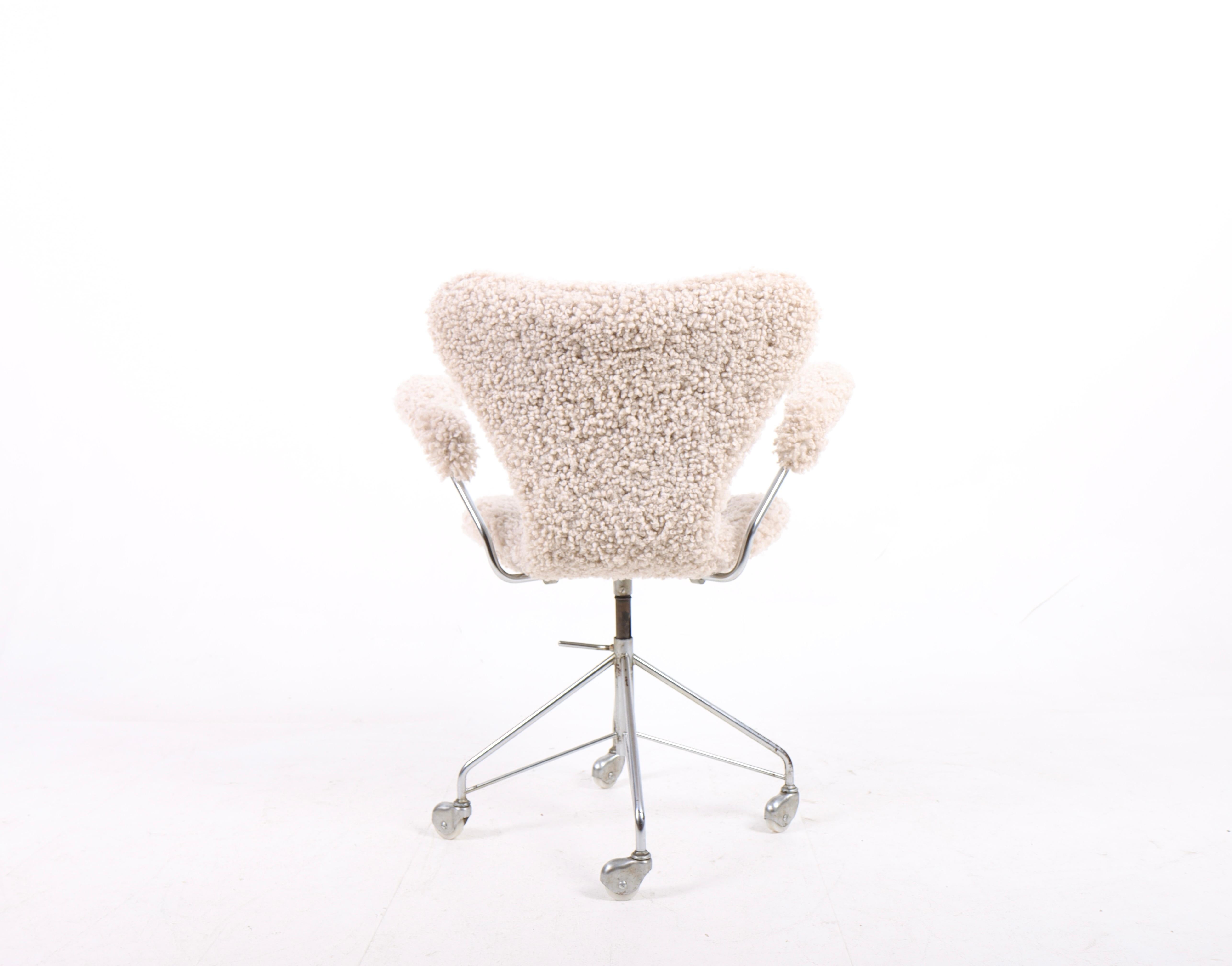 Chrome Midcentury Desk Chair Model 3117 in Sheepskin by Arne Jacobsen, 1960s