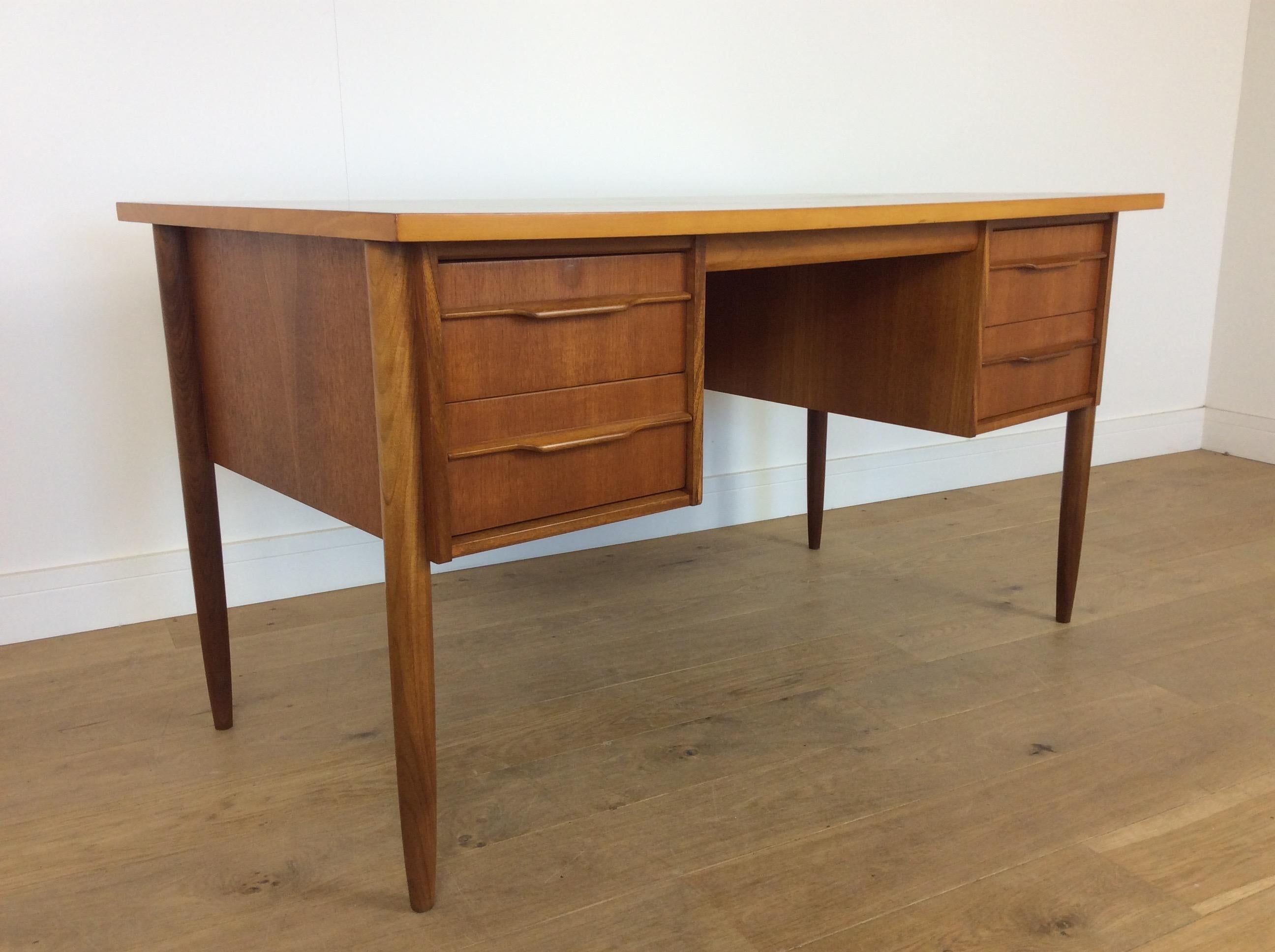 Midcentury desk.
Midcentury teak desk with twin drawers either side of the kneehole.
74 cm h 137 cm w76 cm d
Danish, Circa 1960