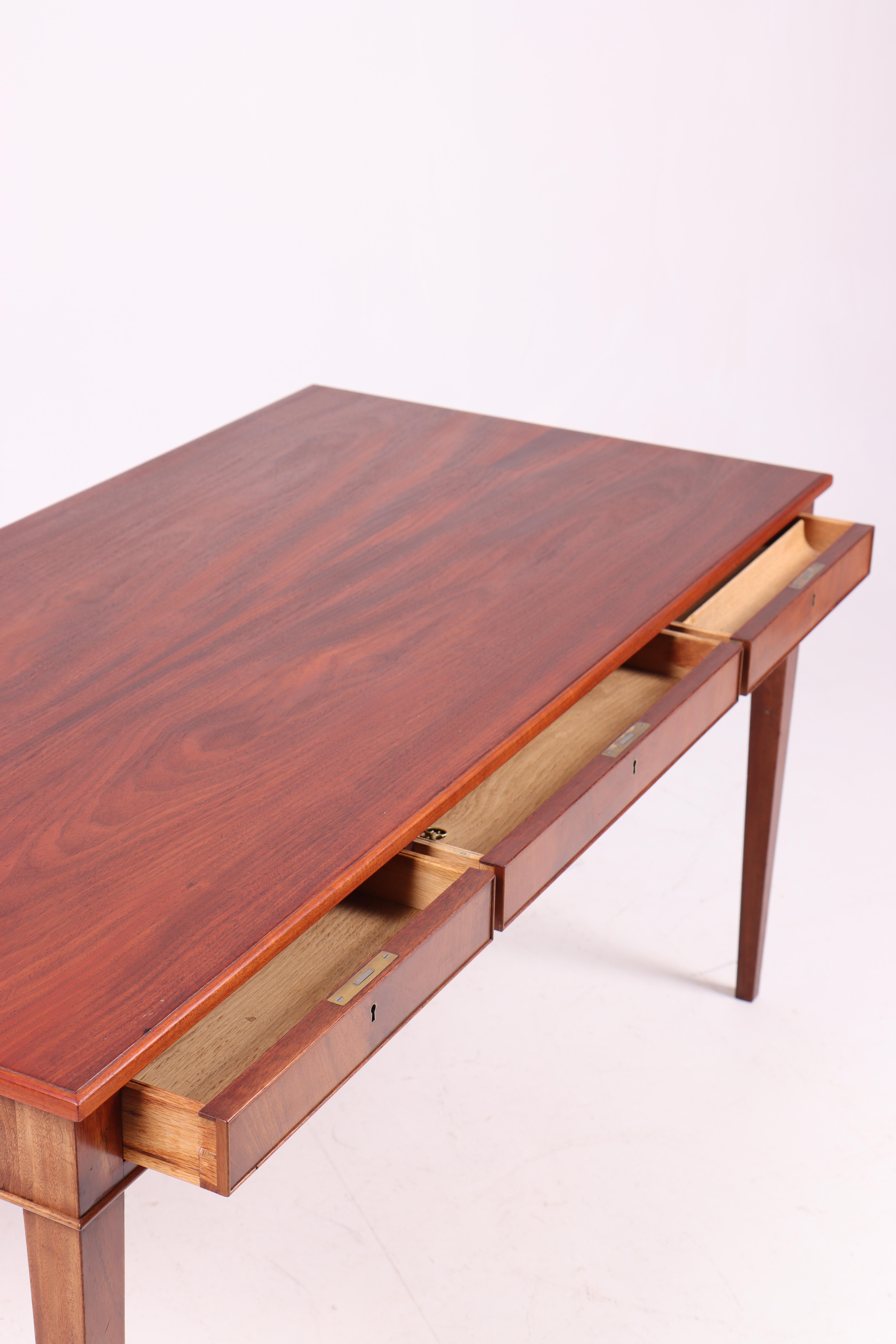 Midcentury Desk in Mahogany Designed by Frits Heningsen, 1950s In Good Condition In Lejre, DK