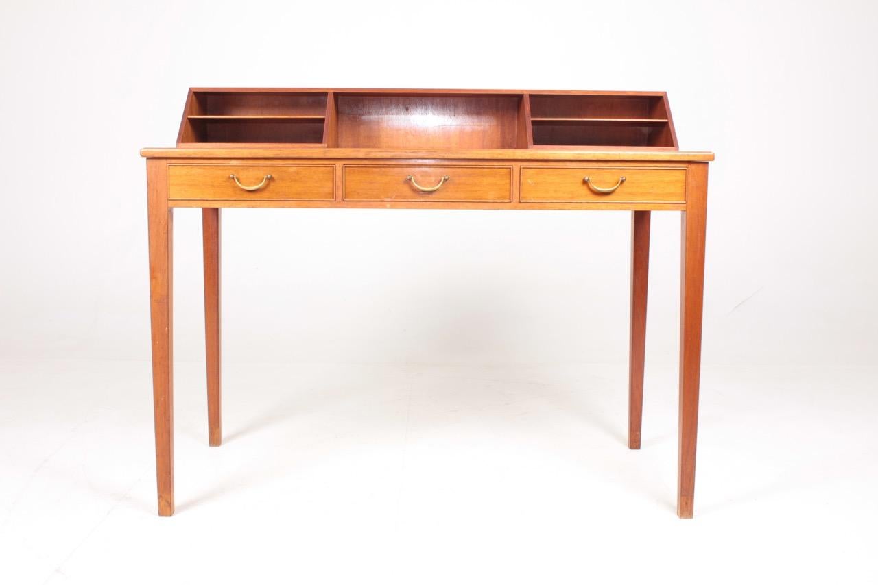 Elegant freestanding desk in mahogany with three drawers and organizer designed by Ole Wanscher for Fritz Hansen. Made in Denmark, great original condition.