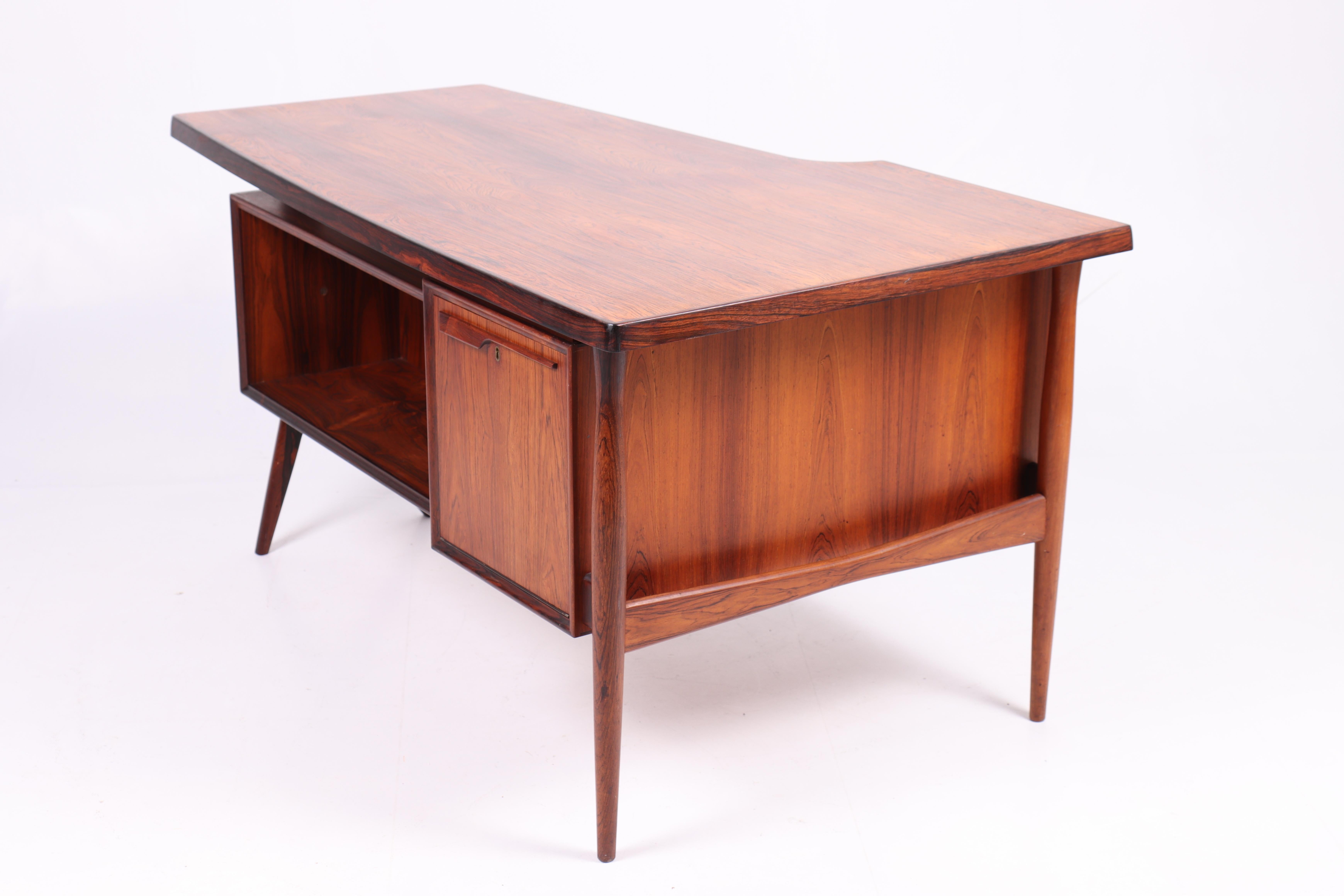 Midcentury Desk in Rosewood, Made in Denmark 1960s For Sale 4