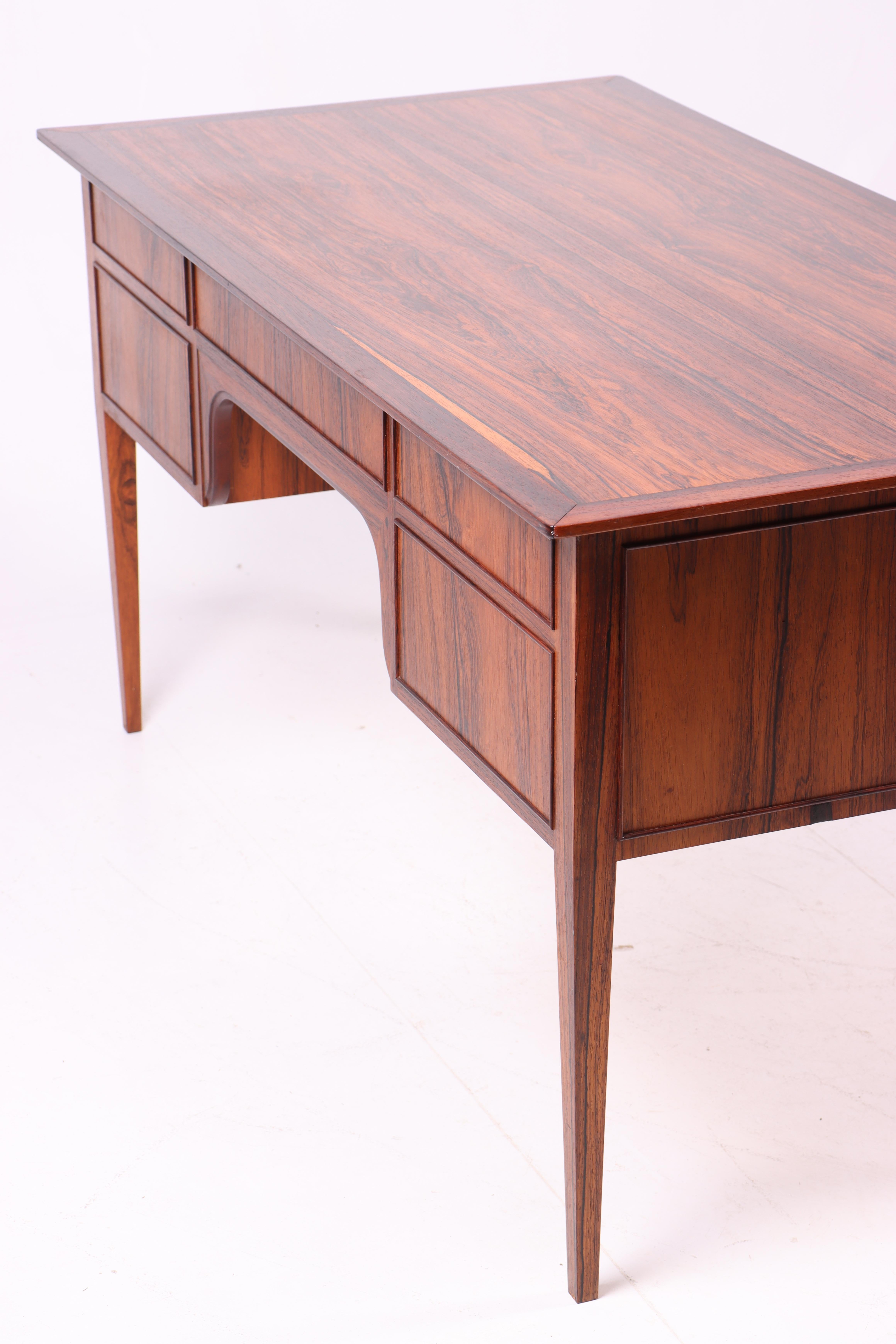 Scrivania del Medioevo in legno di palissandro, Made in Denmark anni '60 in vendita 3