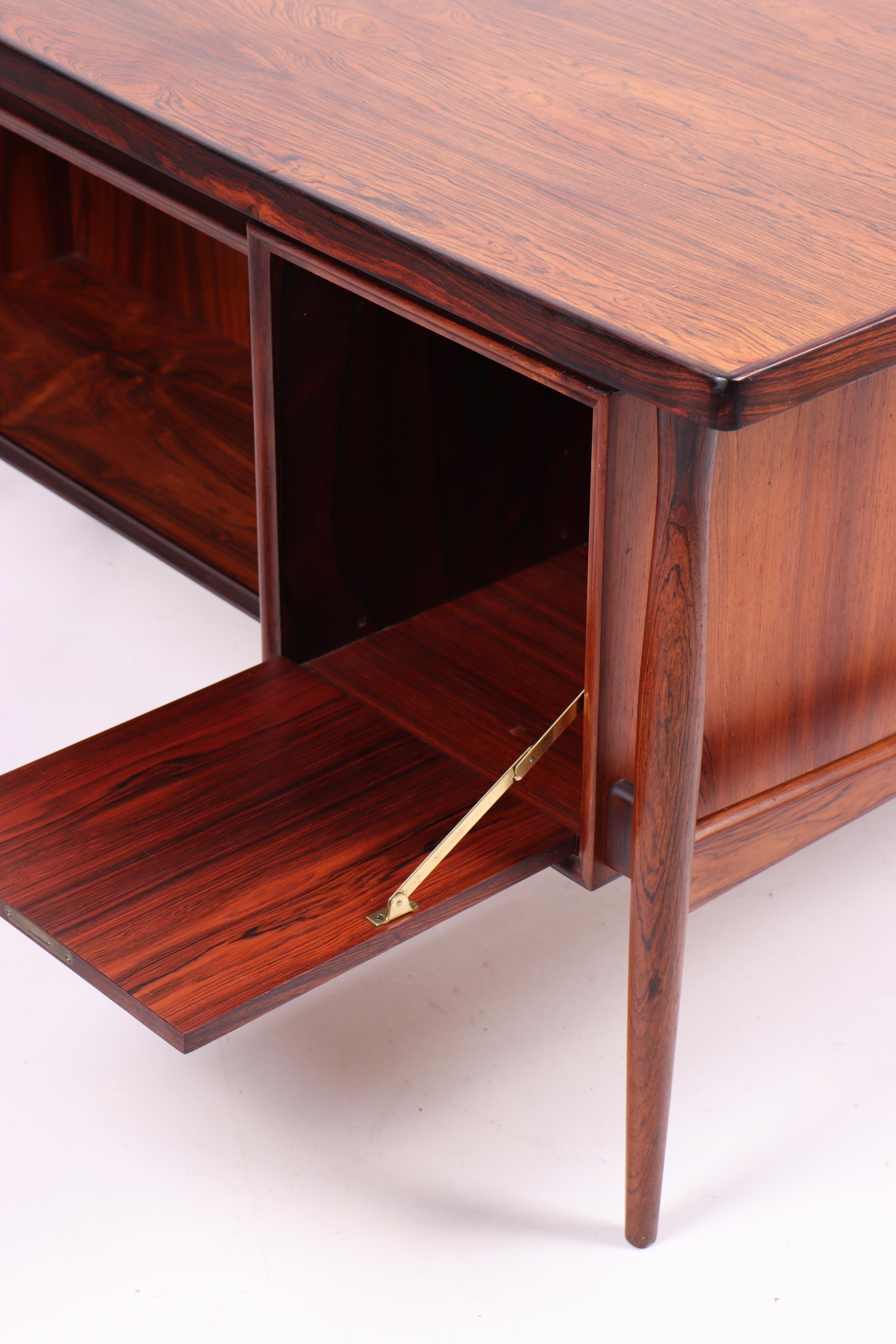 Schreibtisch aus der Mitte des Jahrhunderts aus Palisanderholz, hergestellt in Dänemark 1960er Jahre im Angebot 7