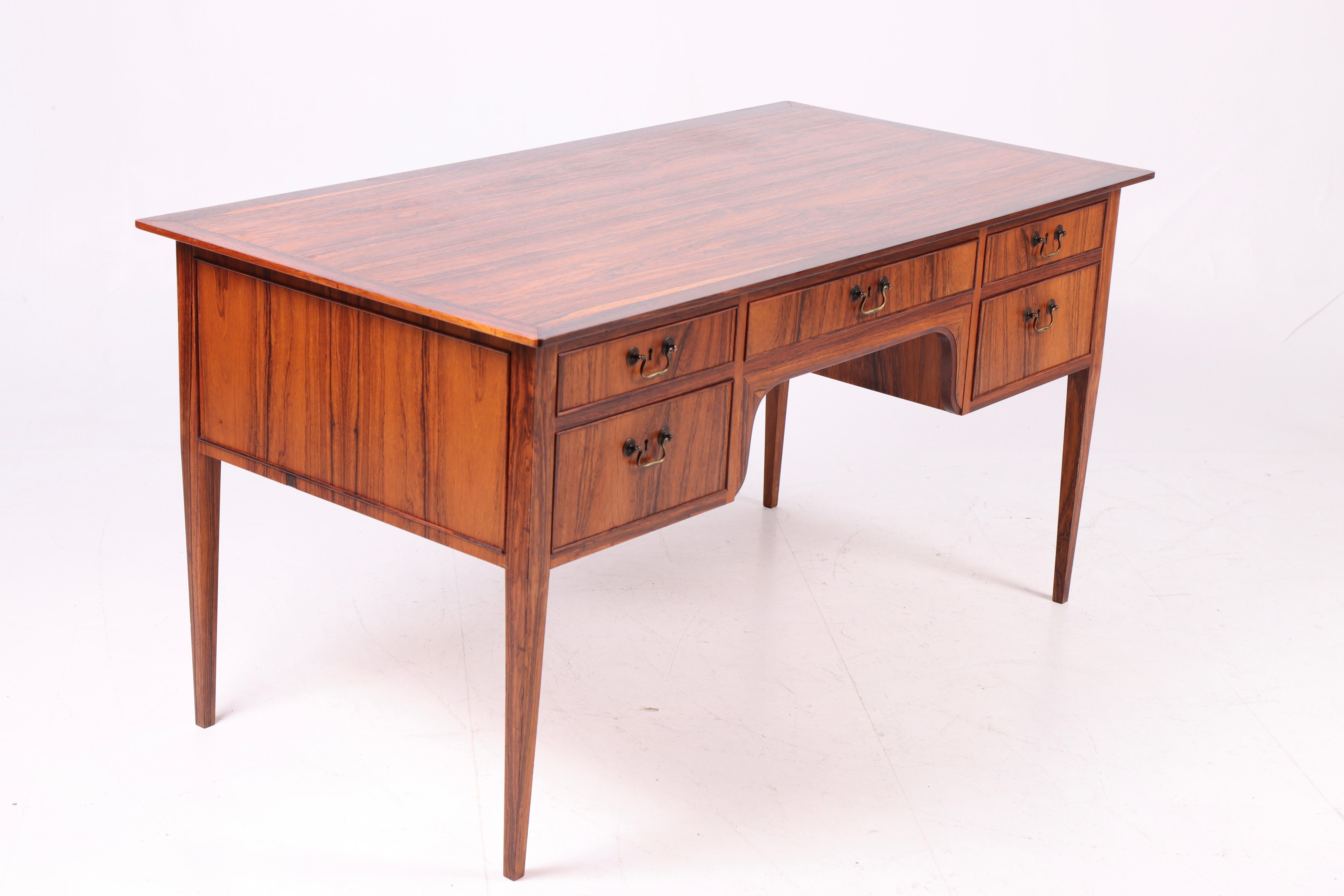 Palissandro Scrivania del Medioevo in legno di palissandro, Made in Denmark anni '60 in vendita