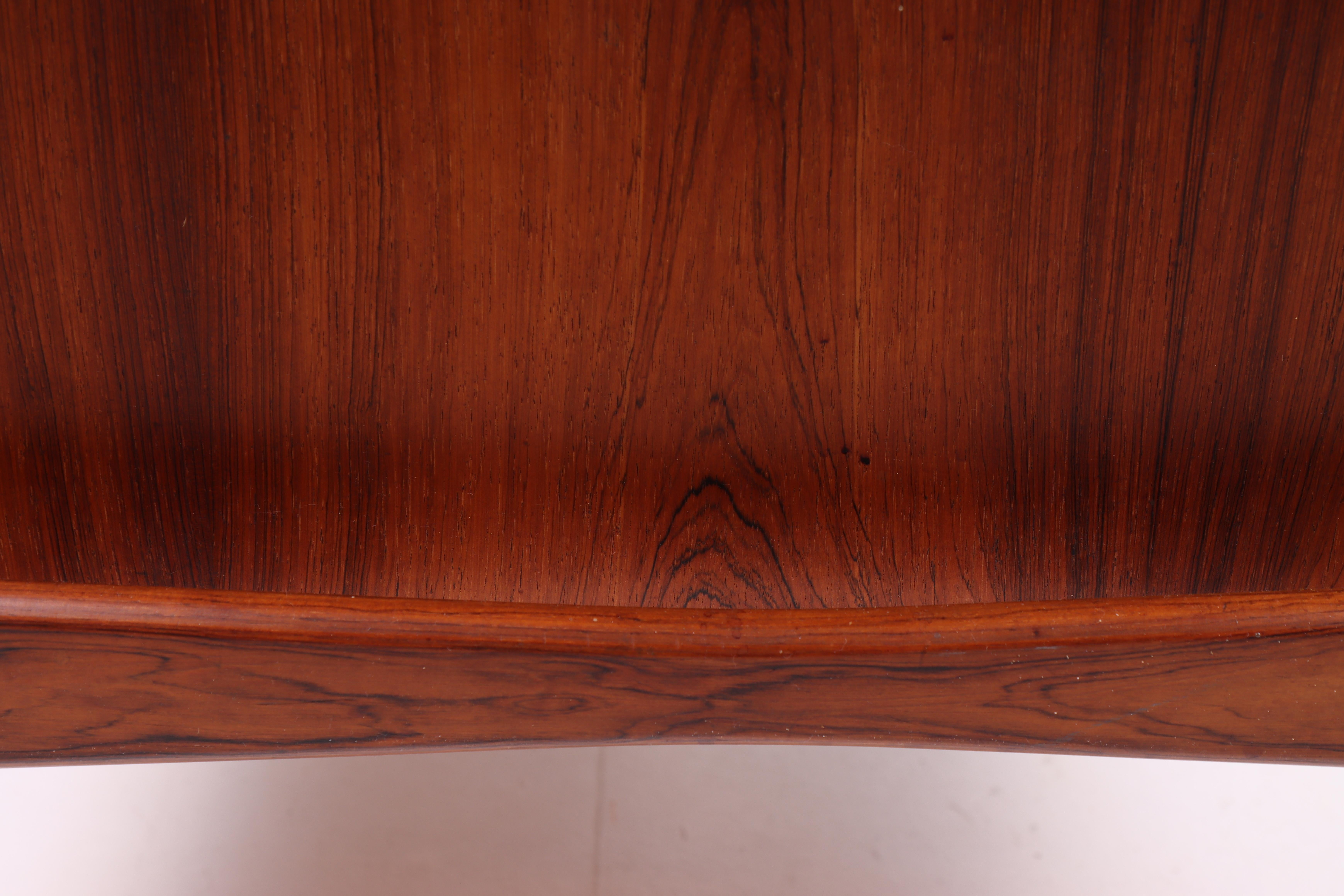 Schreibtisch aus der Mitte des Jahrhunderts aus Palisanderholz, hergestellt in Dänemark 1960er Jahre im Angebot 2