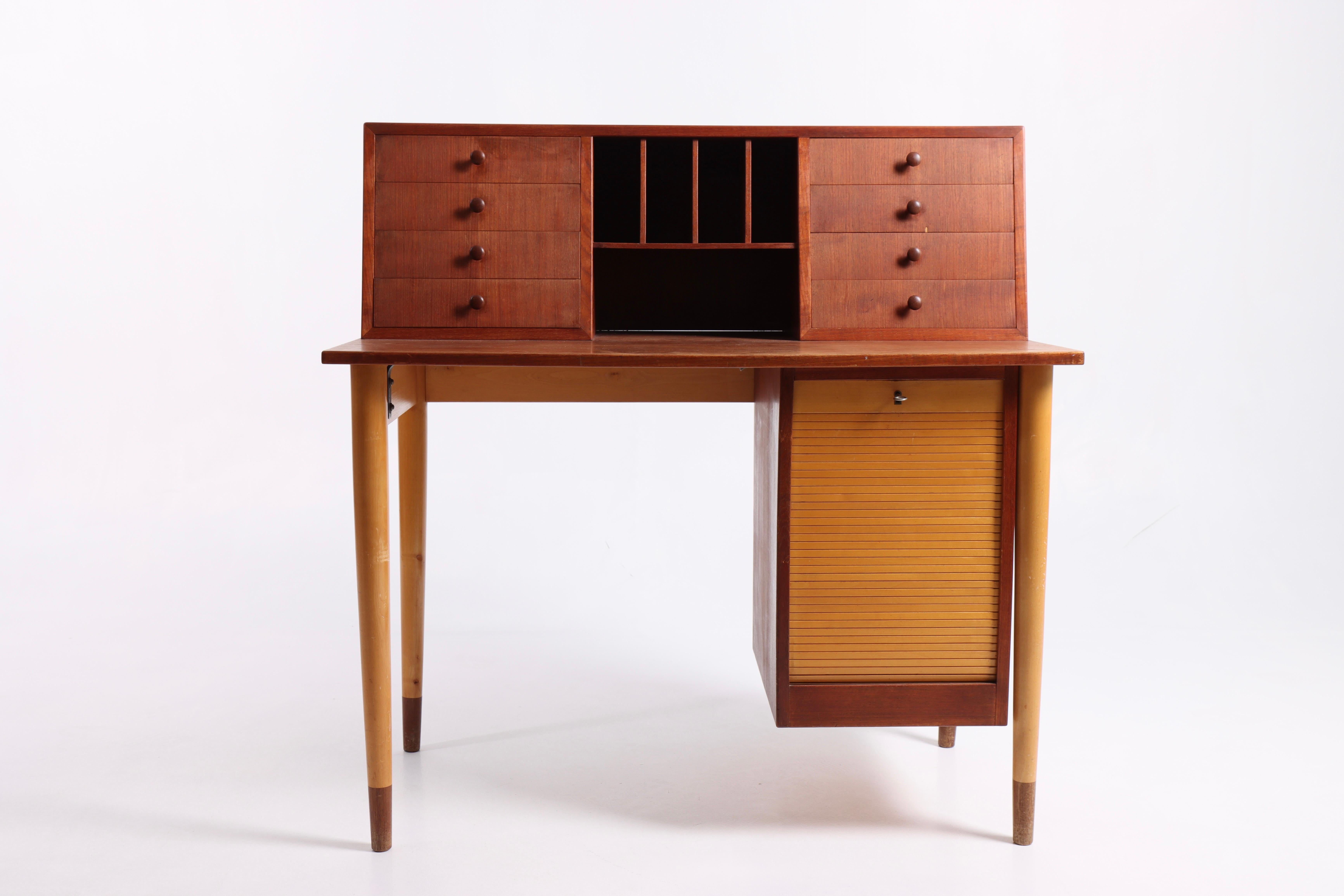 Elegant freestanding desk in teak and beech with organizer. Designed and made in Denmark, great original condition.