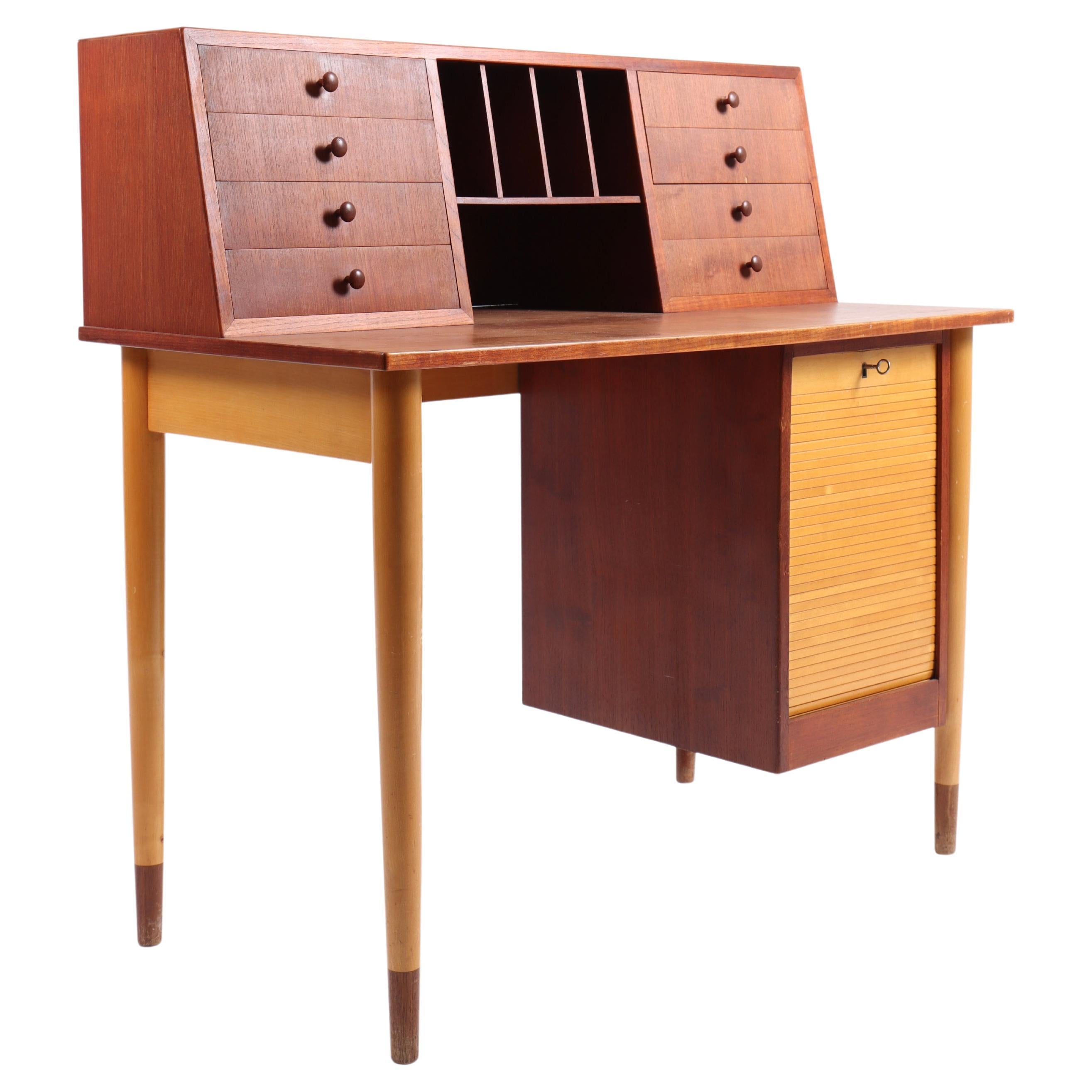 Schreibtisch aus der Mitte des Jahrhunderts aus Teak und Buche mit Organizer, 1950er Jahre