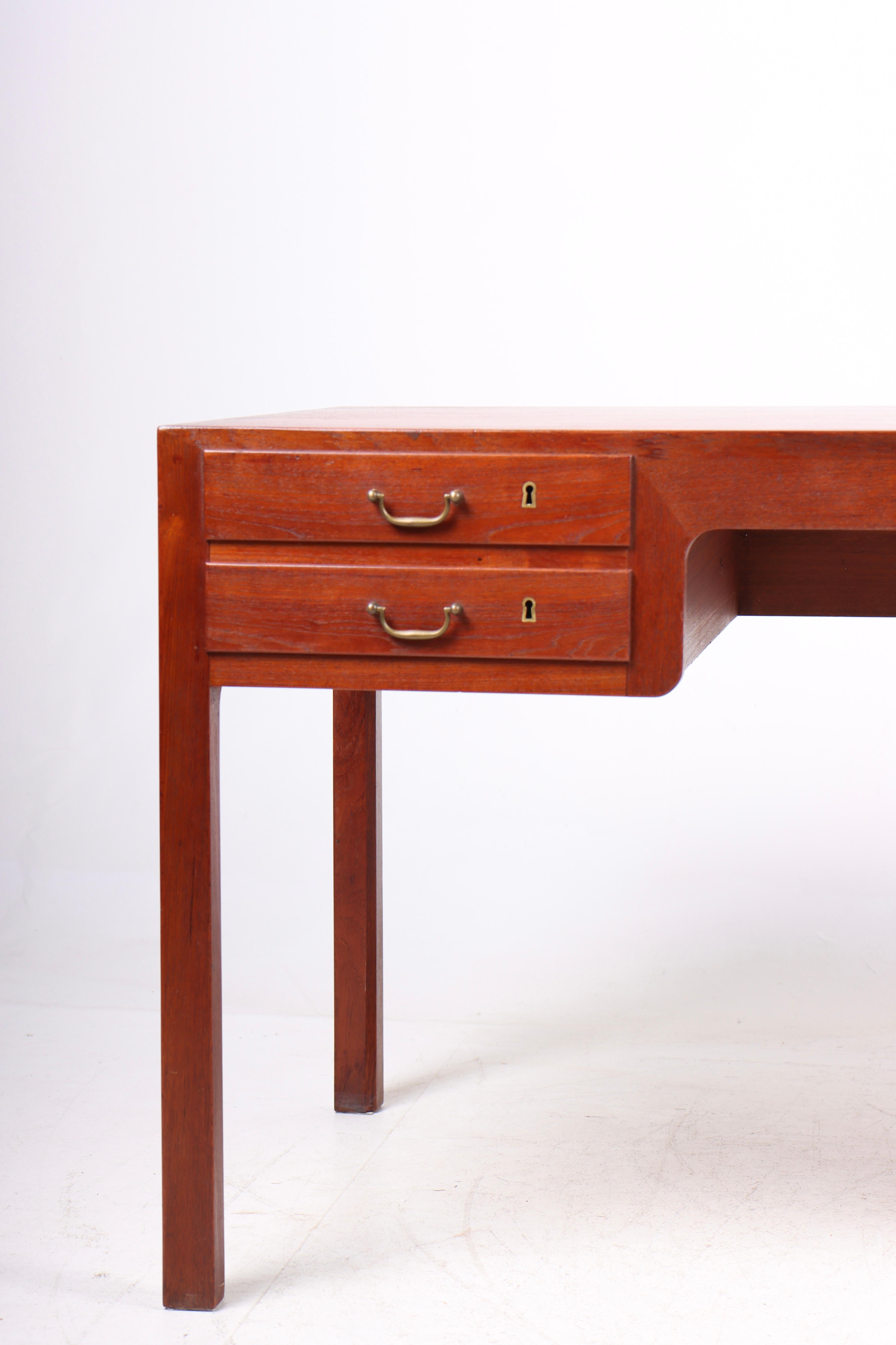 Elegant freestanding desk in teak with drawers, designed by Ole Wanscher for Fritz Hansen. Made in Denmark, original condition.