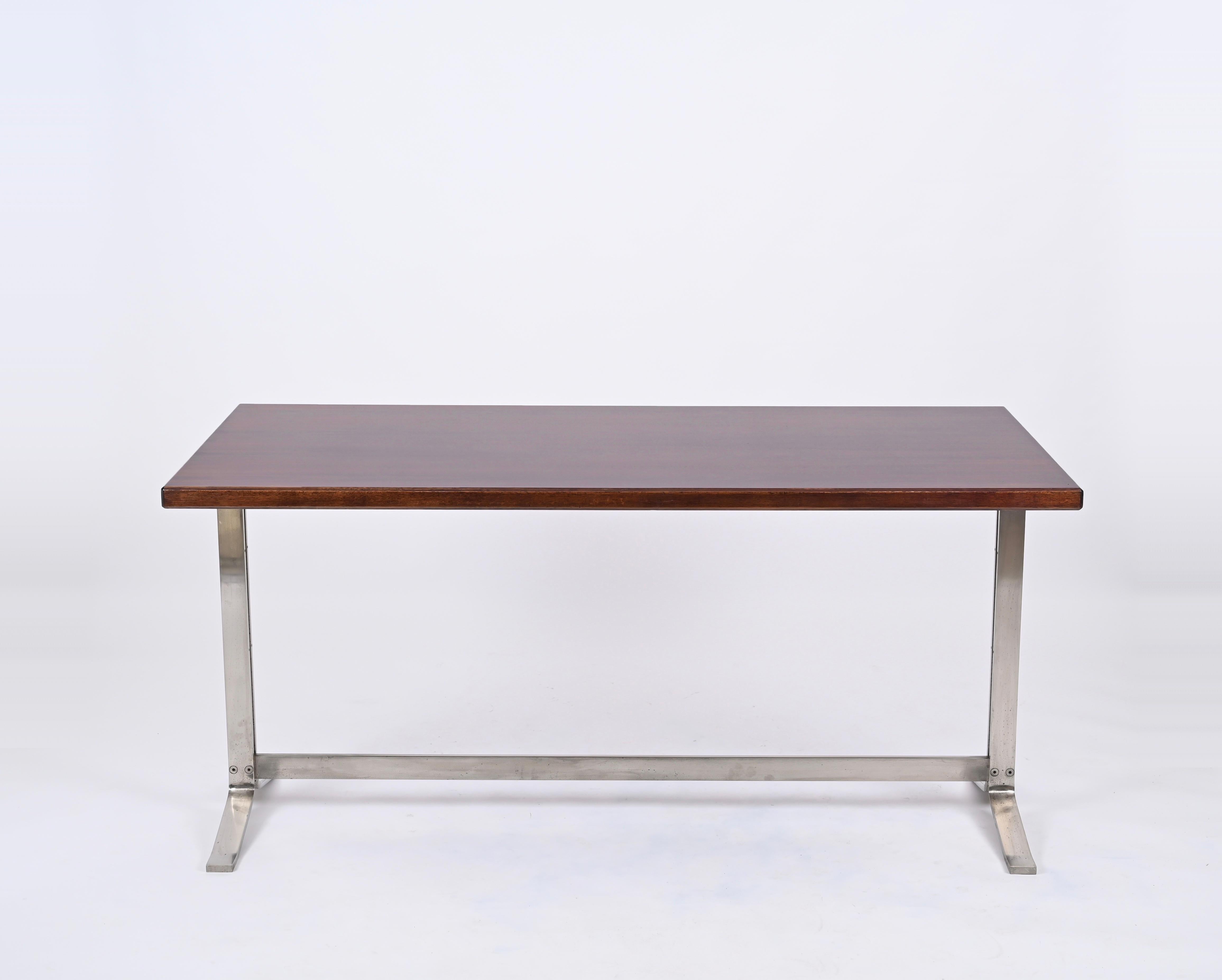 Italian Midcentury Desk in Walnut and Steel by Moscatelli for Formanova, Italy, 1965 For Sale