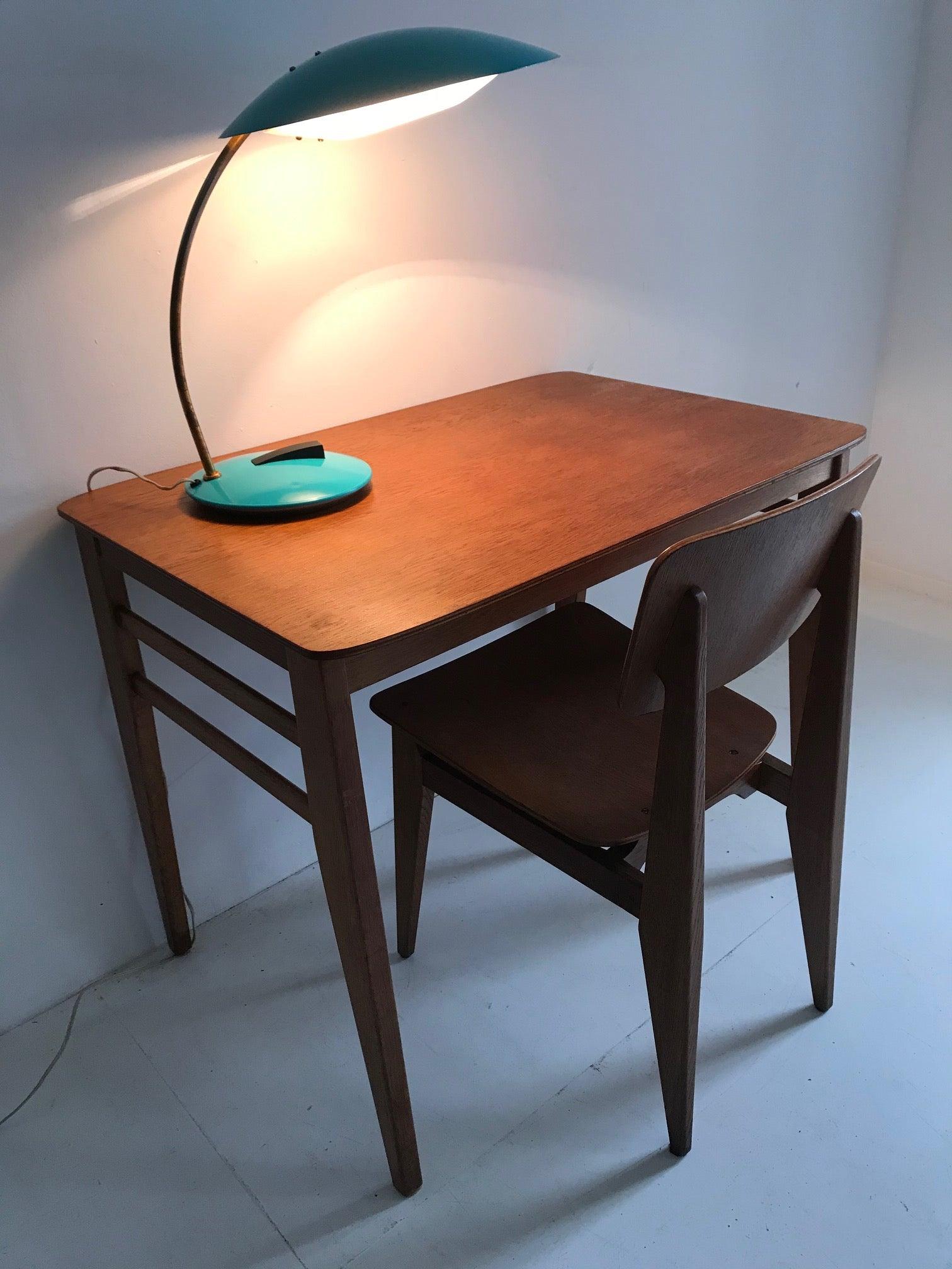 Large desk lamp, 1950s. Green lacquered metal lamp. Original light reflector. In a perfect state.