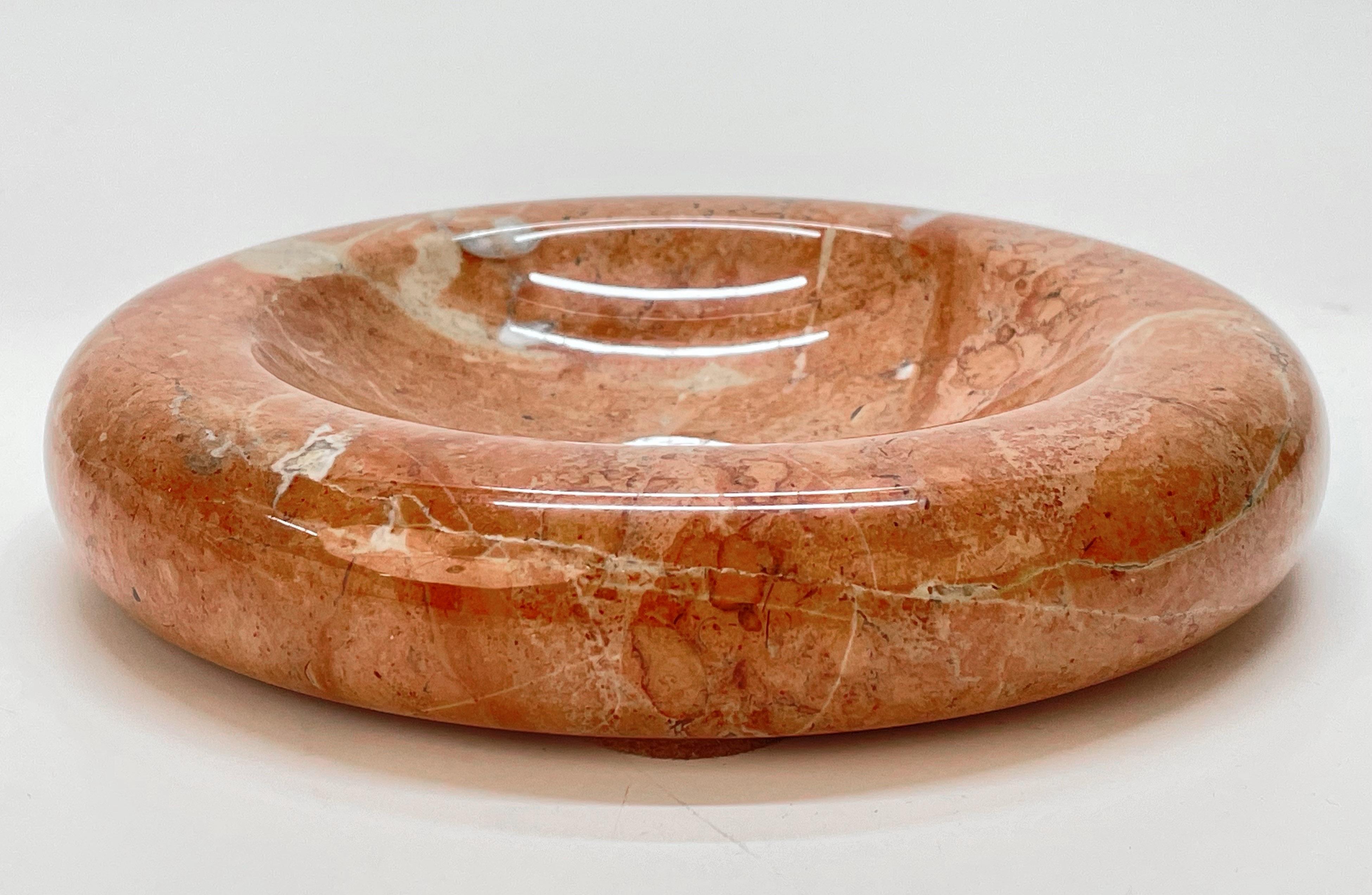 Midcentury beautiful salmon pink marble bowl. This wonderful piece was designed in Italy during 970s by Egidio Di Rosa and Pier Alessandro Giusti for Up & Up. 

This fantastic item is in a perfect vintage state and a wonderful shallow bowl in