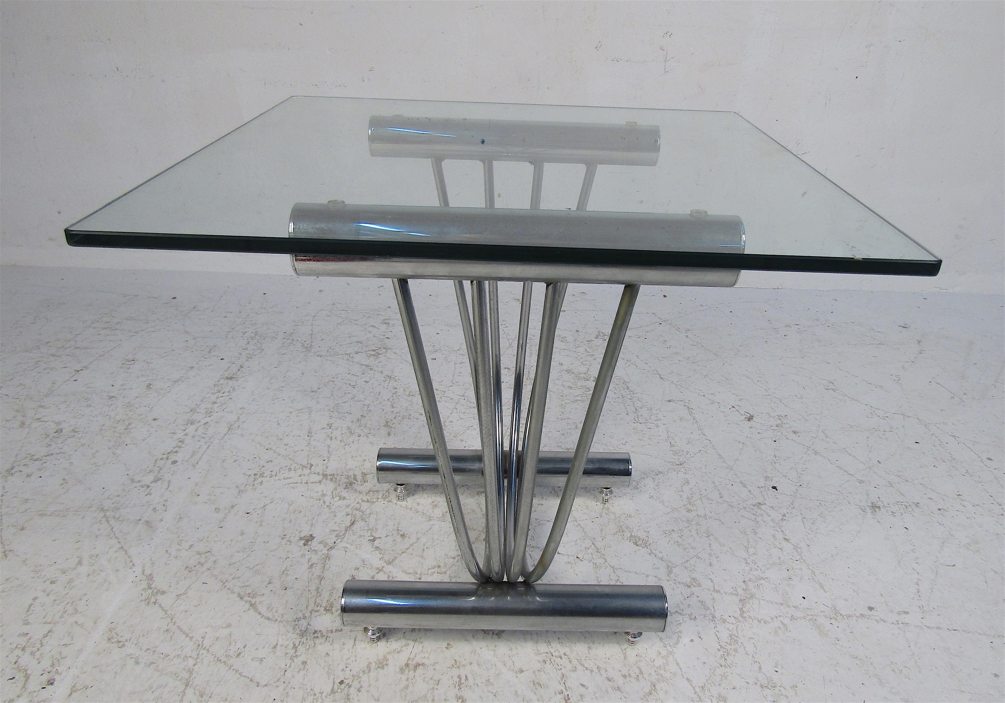 Midcentury DIA Style Chrome and Glass Side Tables In Good Condition For Sale In Brooklyn, NY