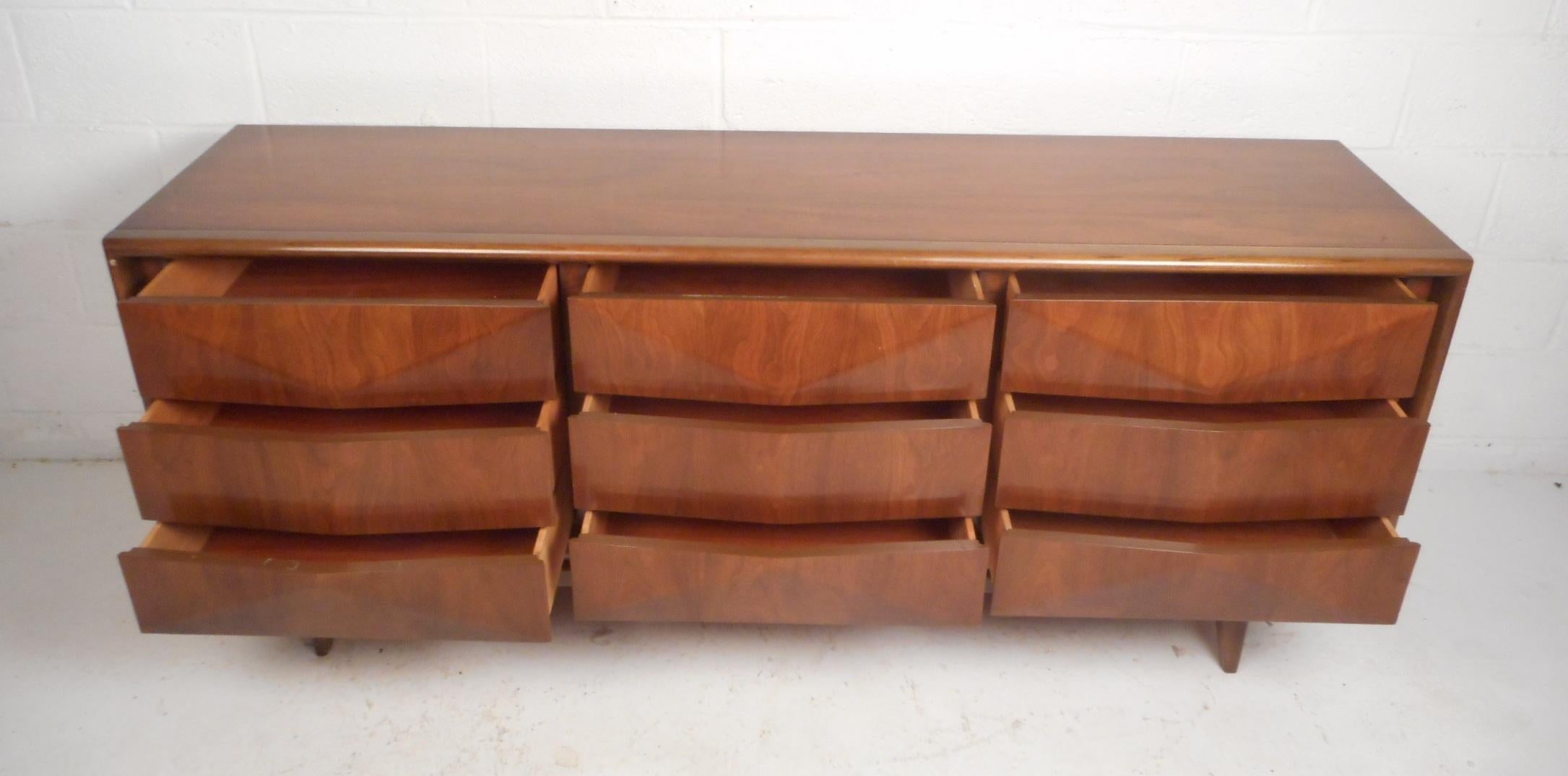 Midcentury Diamond Front Dresser In Good Condition In Brooklyn, NY