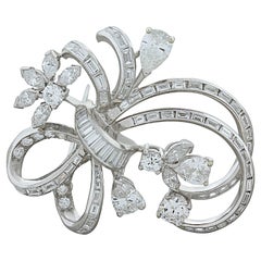 Broche en platine avec diamant du milieu du siècle