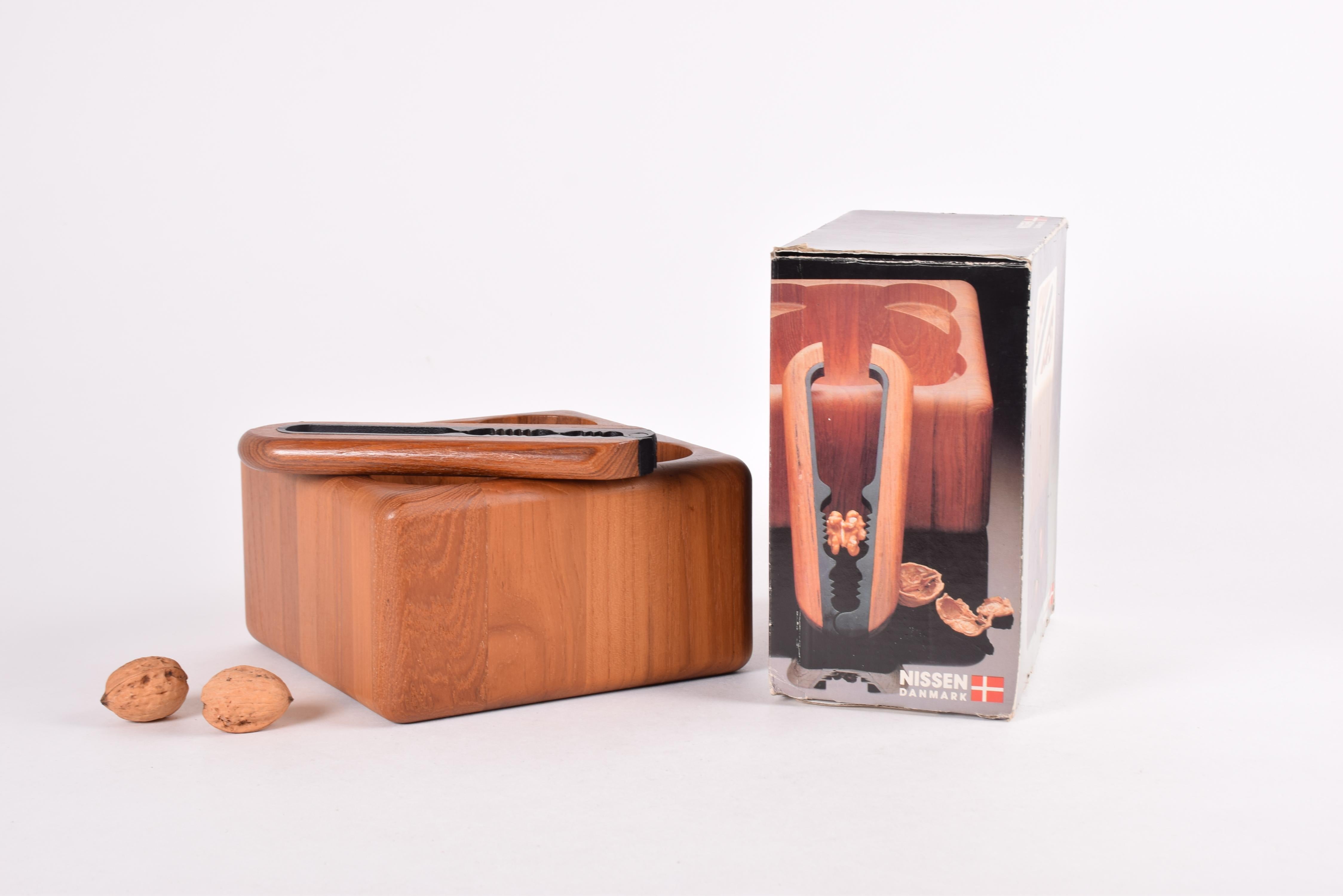 Midcentury Digsmed Nissen Nutcracker and Solid Teak Bowl with Box, Denmark 1970s In Good Condition In Aarhus C, DK