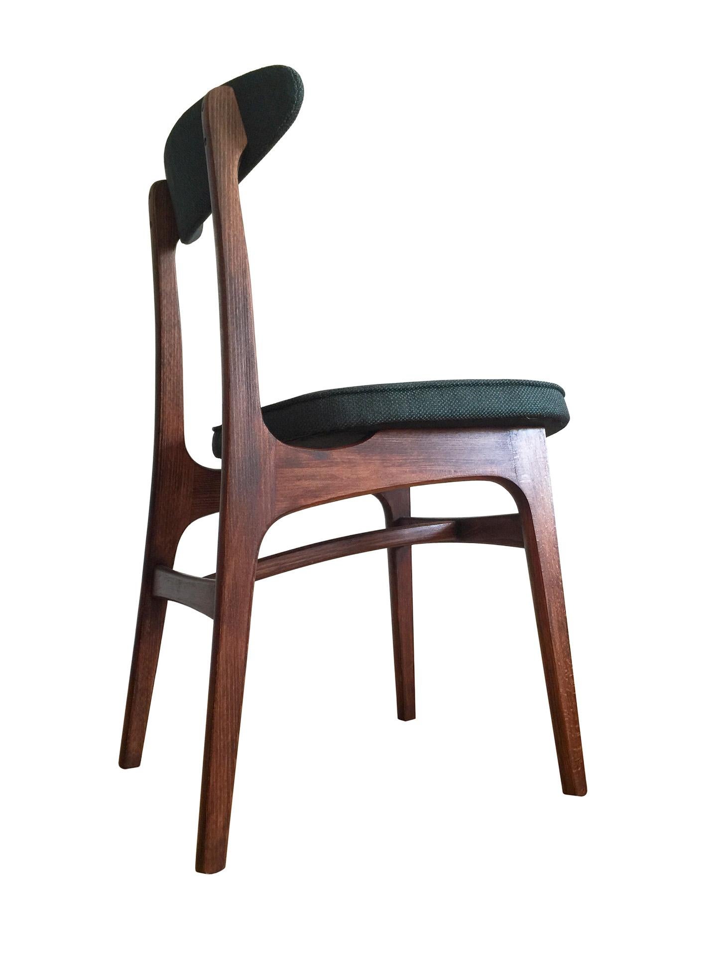 This set of four chairs, model 200-190, was designed by Rajmund Teofil Halas and manufactured in Poland in the 1960s. It is one of the most recognizable projects of Polish design. The chairs have a simple, modernist silhouette. The construction is