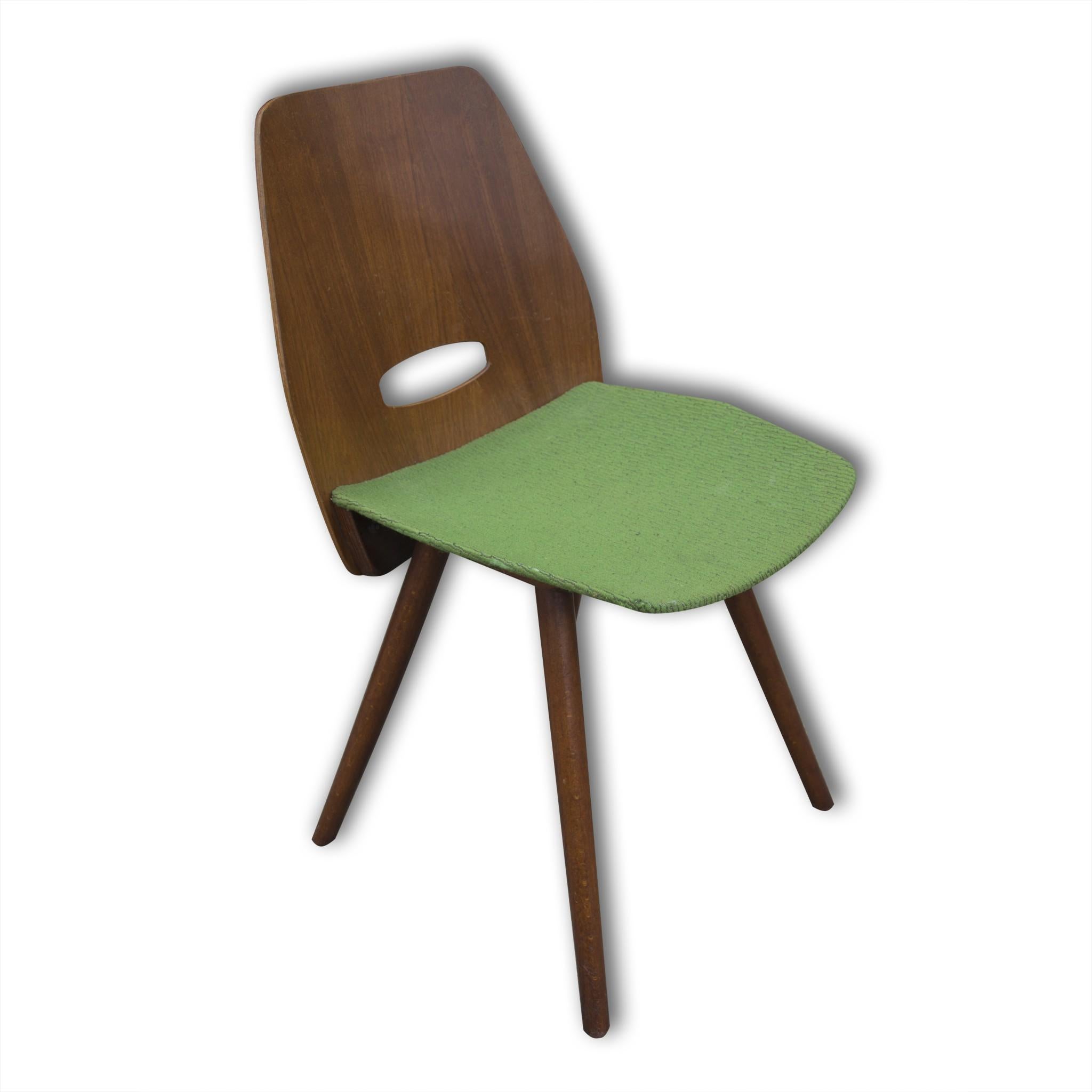 Midcentury beechwood chairs by Frantisek Jirak, Czechoslovakia.

Seats are upholstered by green suede fabric. Fabric is in good Vintage condition without any damage. Price is for the set of four.

 