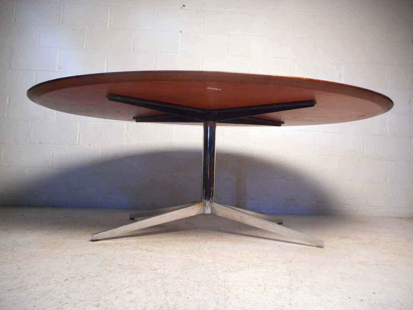 Mid-Century Modern Six Foot Midcentury Dining or Conference Table by Knoll