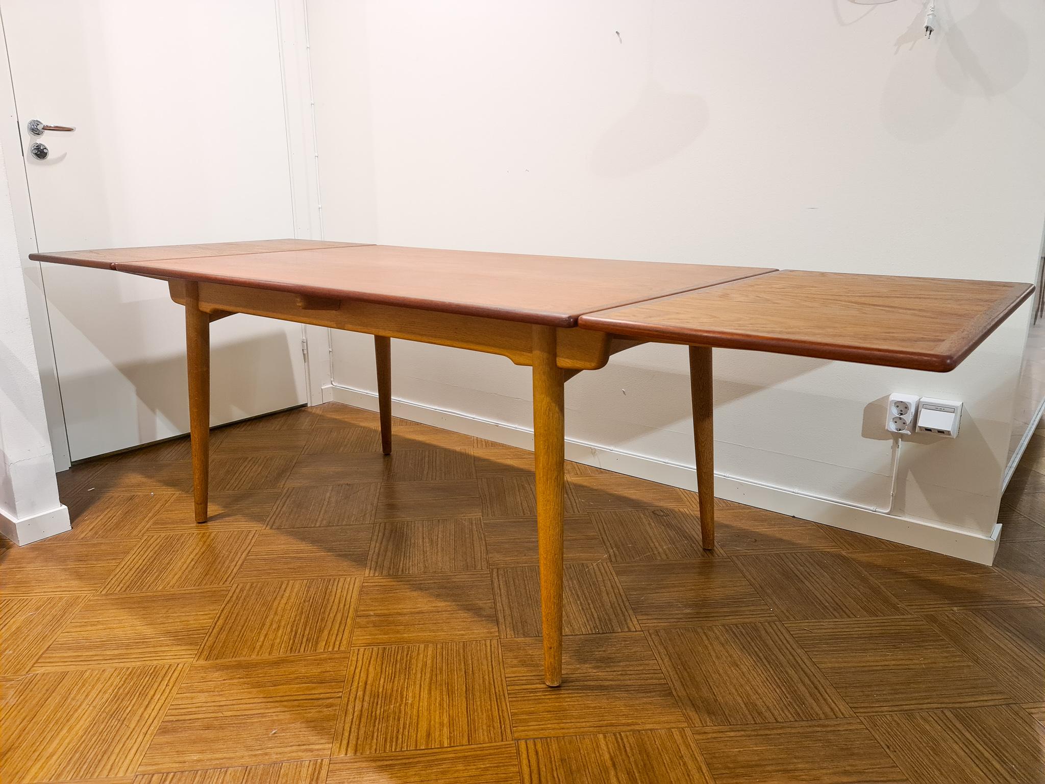 Midcentury Dining Table AT-312 Hans J Wegner Solid Oak and Teak, Denmark 7