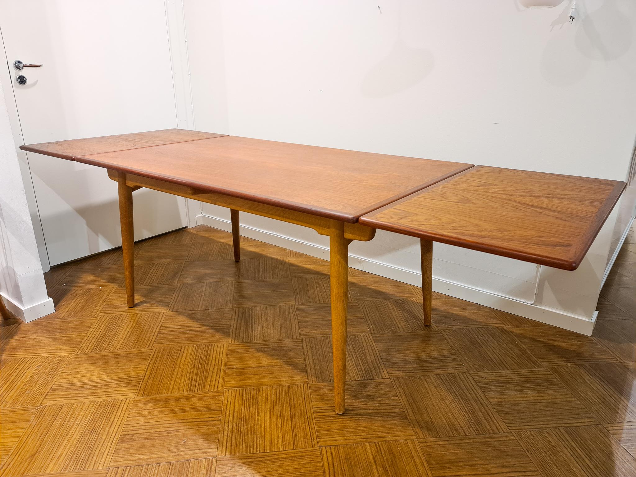 Midcentury Dining Table AT-312 Hans J Wegner Solid Oak and Teak, Denmark 8