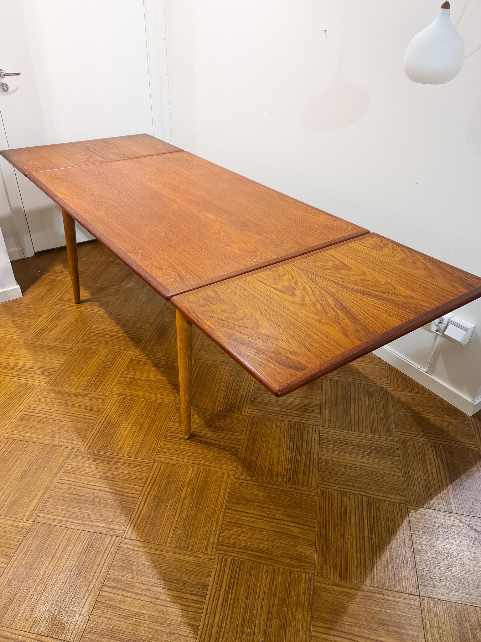 Midcentury Dining Table AT-312 Hans J Wegner Solid Oak and Teak, Denmark 3