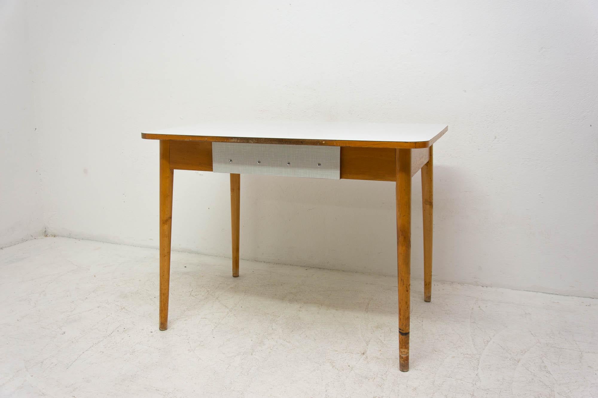 Midcentury Dining Table, Czechoslovakia, 1960s In Good Condition For Sale In Prague 8, CZ