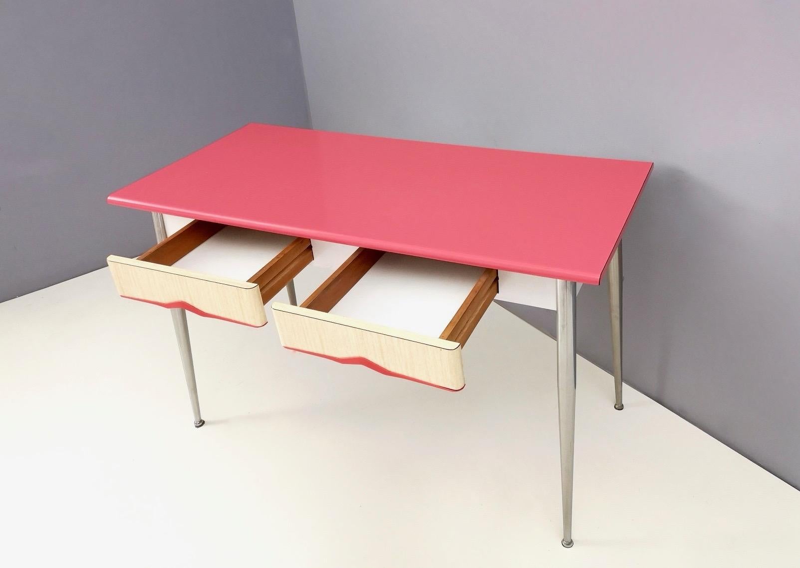 Midcentury Dining Table with a Watermelon Pink Formica Top, Italy, 1950s In Excellent Condition In Bresso, Lombardy