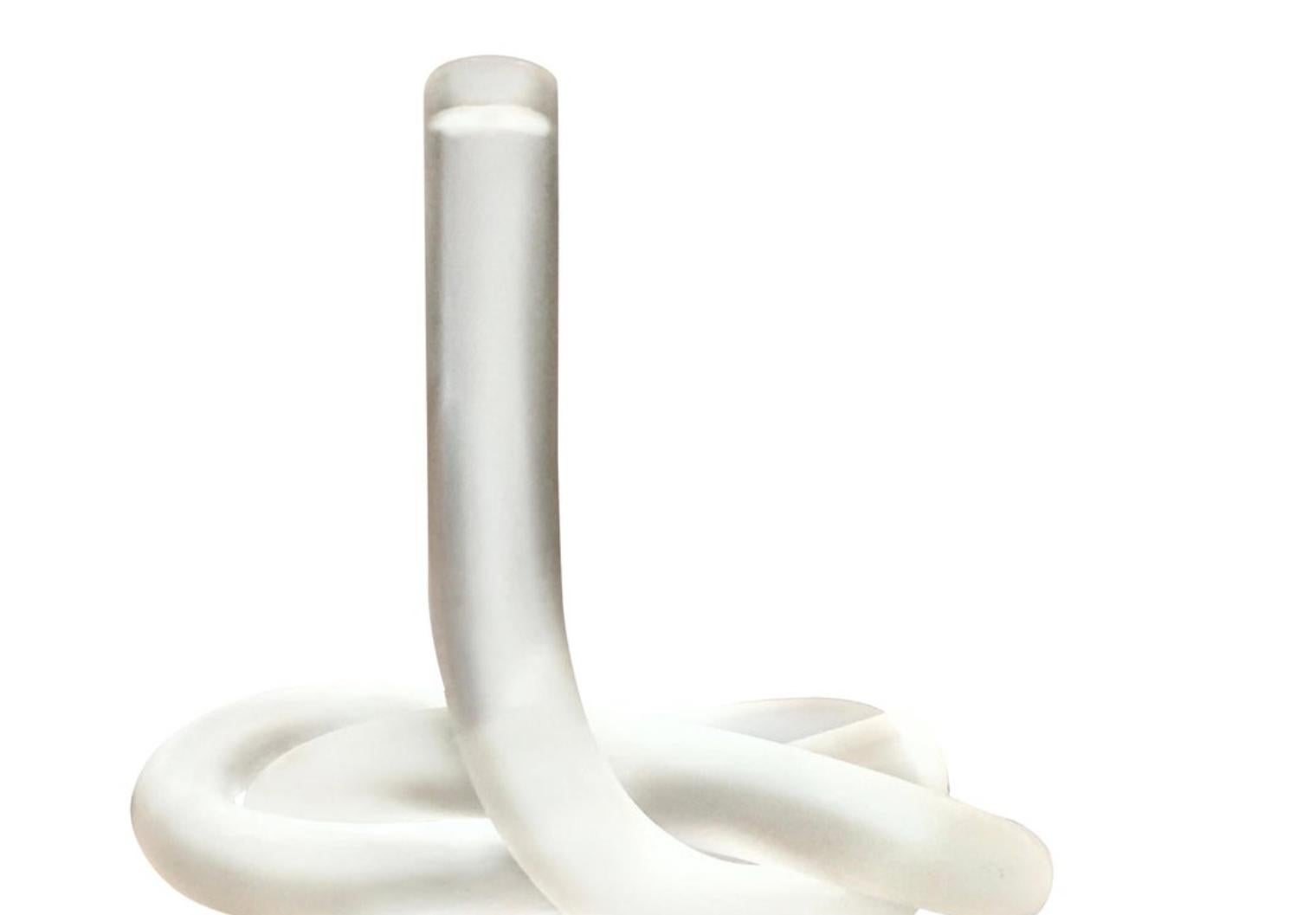 Lucite Candelabro Pretzel in lucite smerigliata di metà secolo Dorothy Thorpe 1950 in vendita