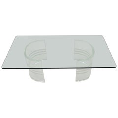 Table basse rectangulaire en verre du milieu du siècle dernier à double piédestal et base incurvée en lucite