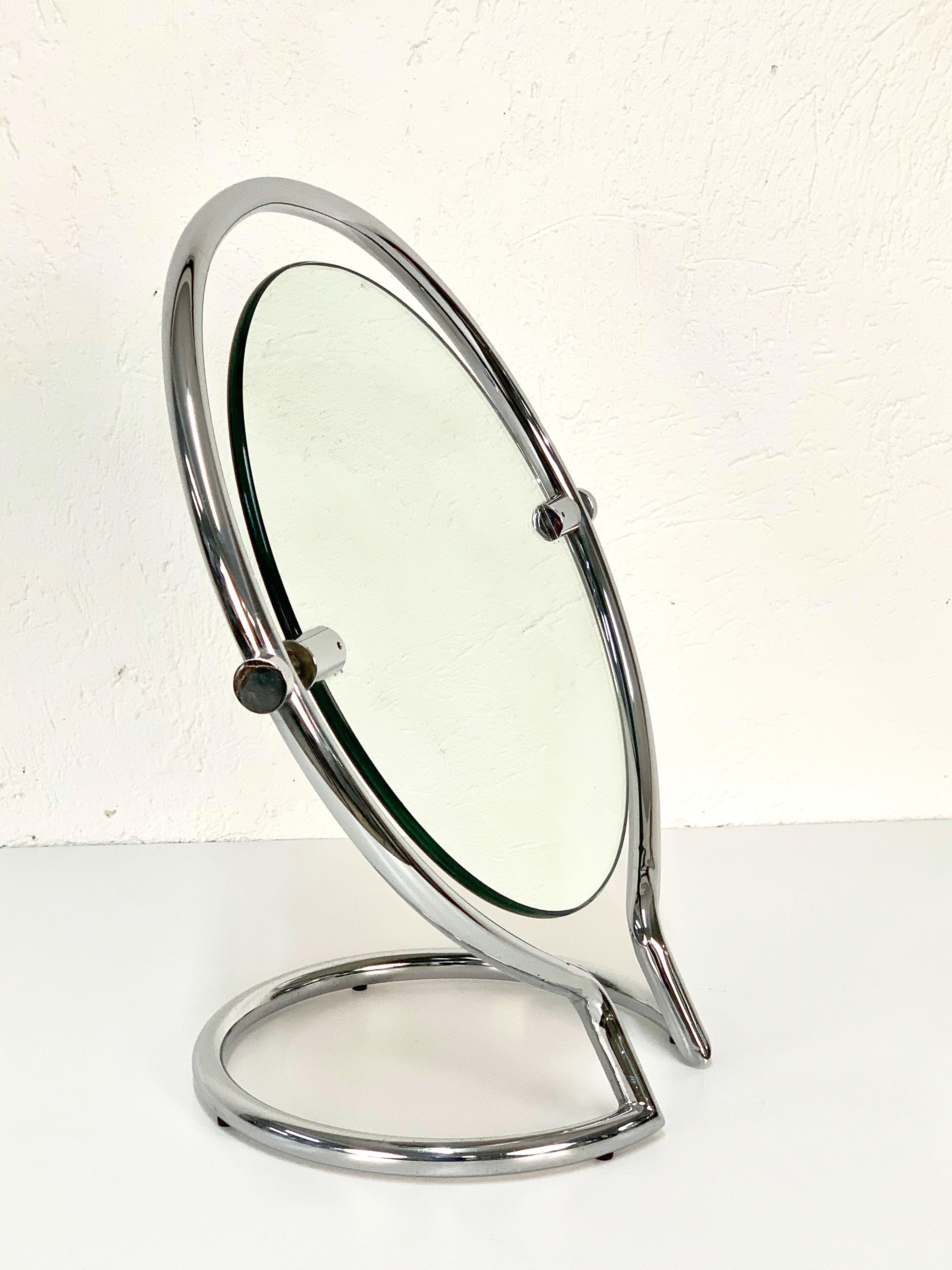 Chrome Miroir de coiffeuse italien double face en acier chromé rond du milieu du siècle dernier, 1970 en vente