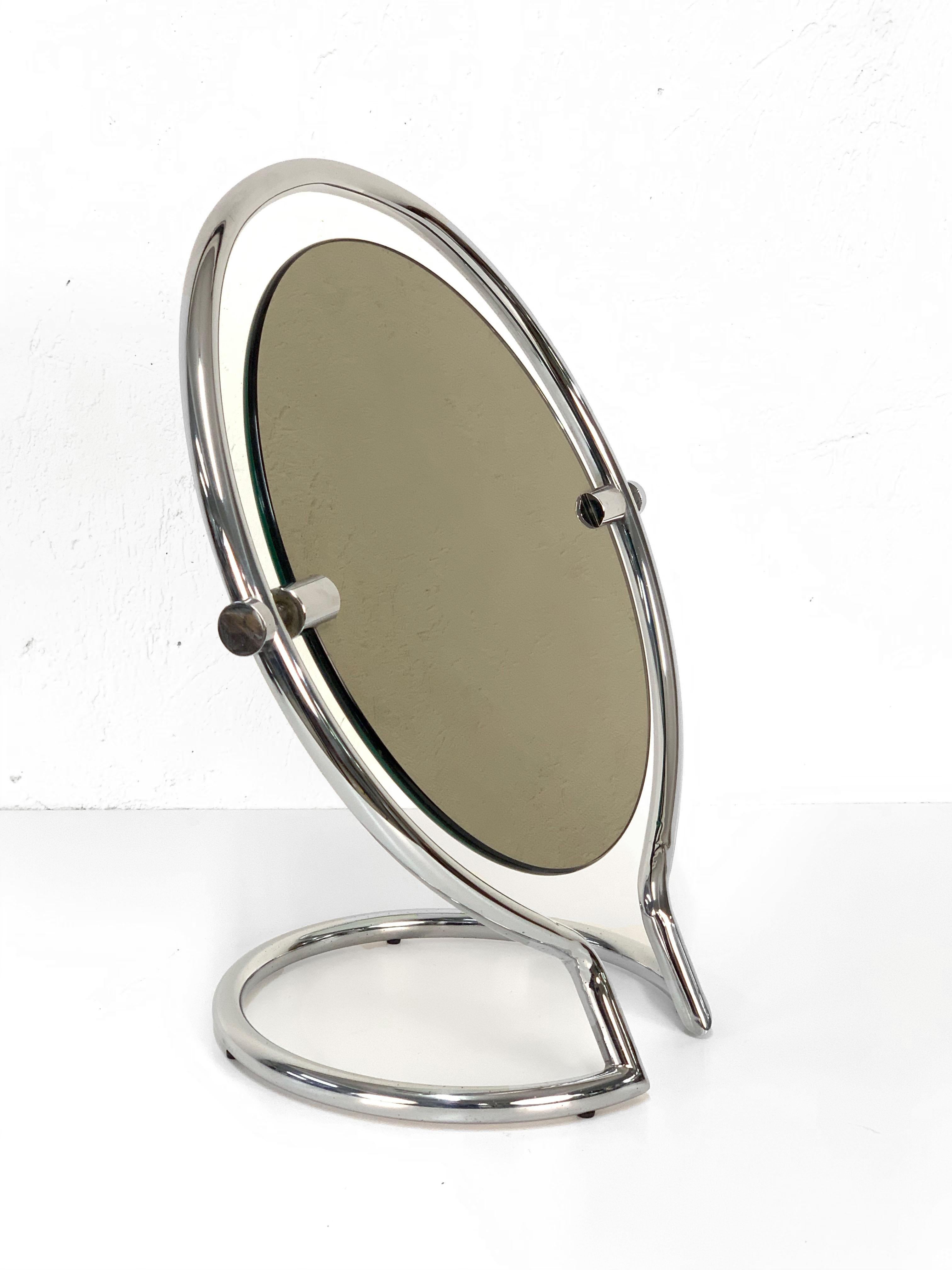 Miroir de coiffeuse italien double face en acier chromé rond du milieu du siècle dernier, 1970 en vente 1
