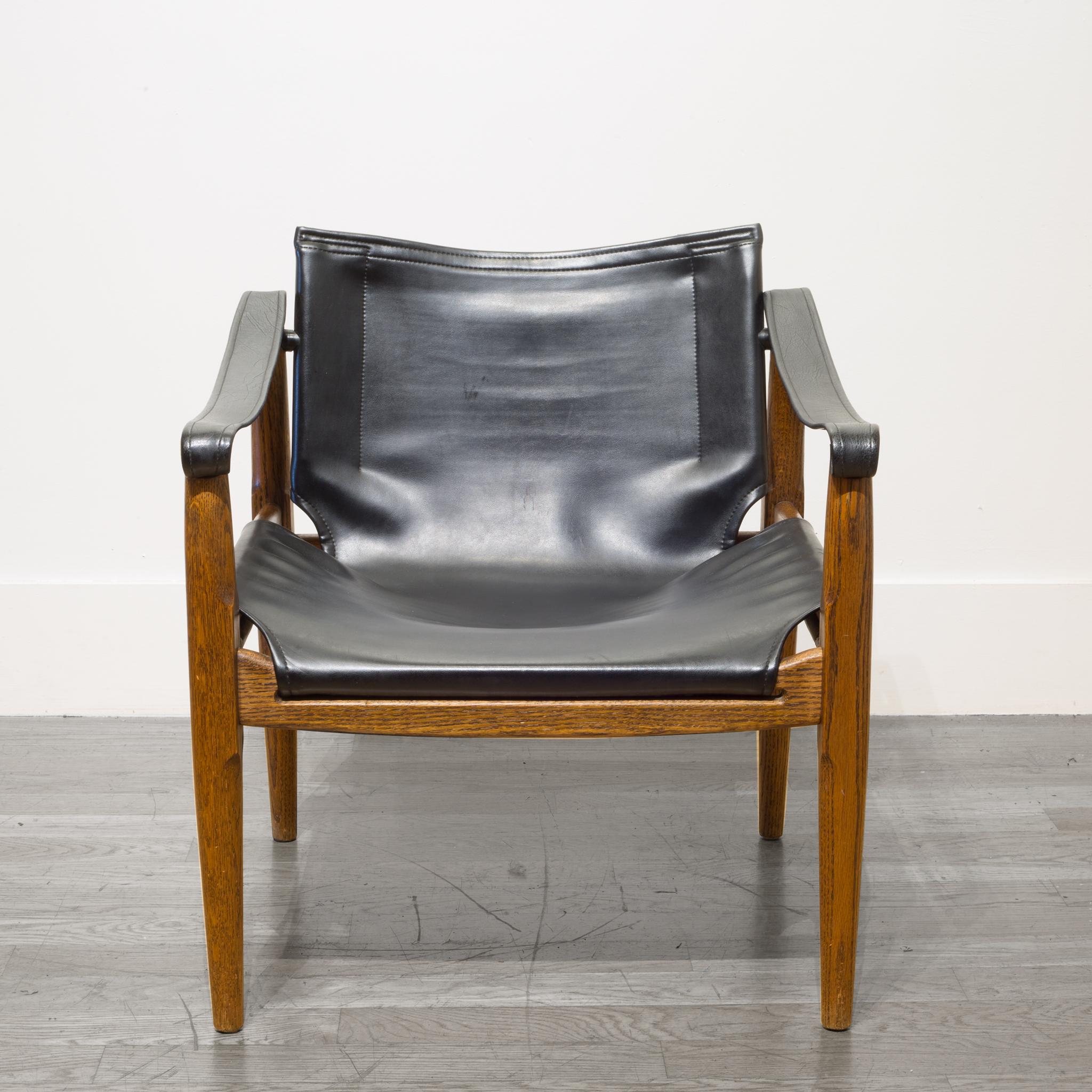 About

This is an original Mid-Century Modern Brown Saltman sling chair designed by Douglass Heaslett. The base is a solid oak frame with original black PVC seat and arm rests. The chair has organic lines with modern detailing on the sides. This