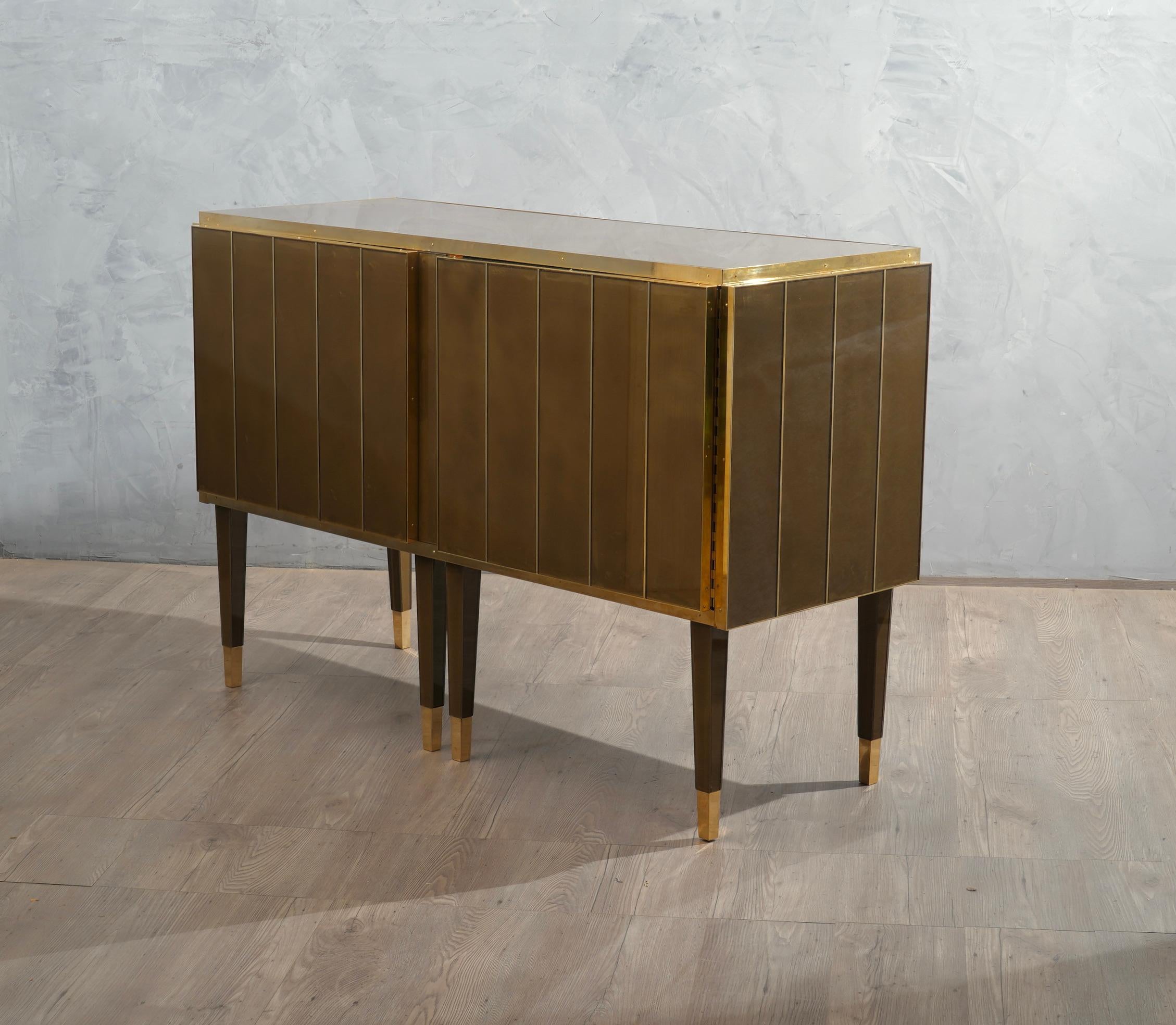 A unique sideboard of its kind for its originality and for the options under construction. Full customization. Simple but refined design, note the briar veneer and well polished internal part.

The sideboard has a wooden structure, which was then