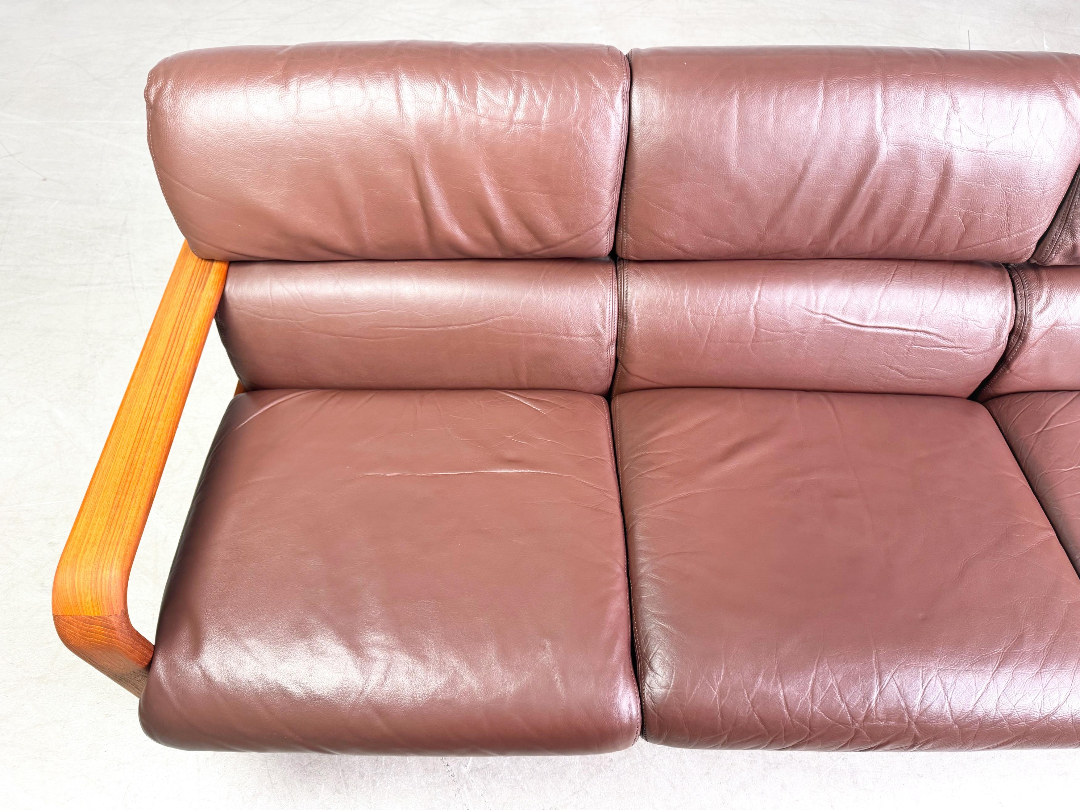 Divano Dreisitzer di metà secolo Divano L.Olsen & Søn in teak Design/One In condizioni buone in vendita a Berlin, DE