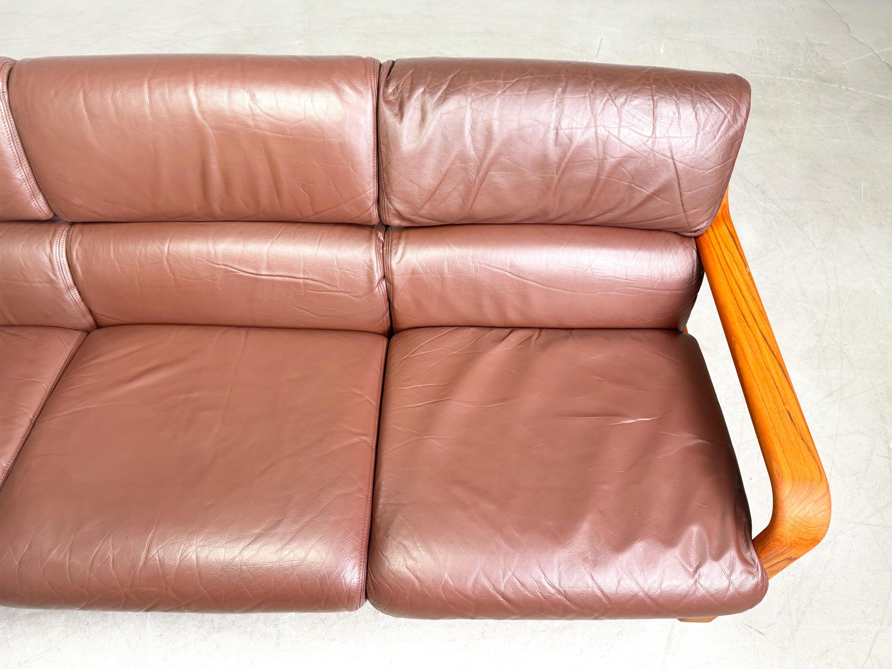 Fine XX secolo Divano Dreisitzer di metà secolo Divano L.Olsen & Søn in teak Design/One in vendita