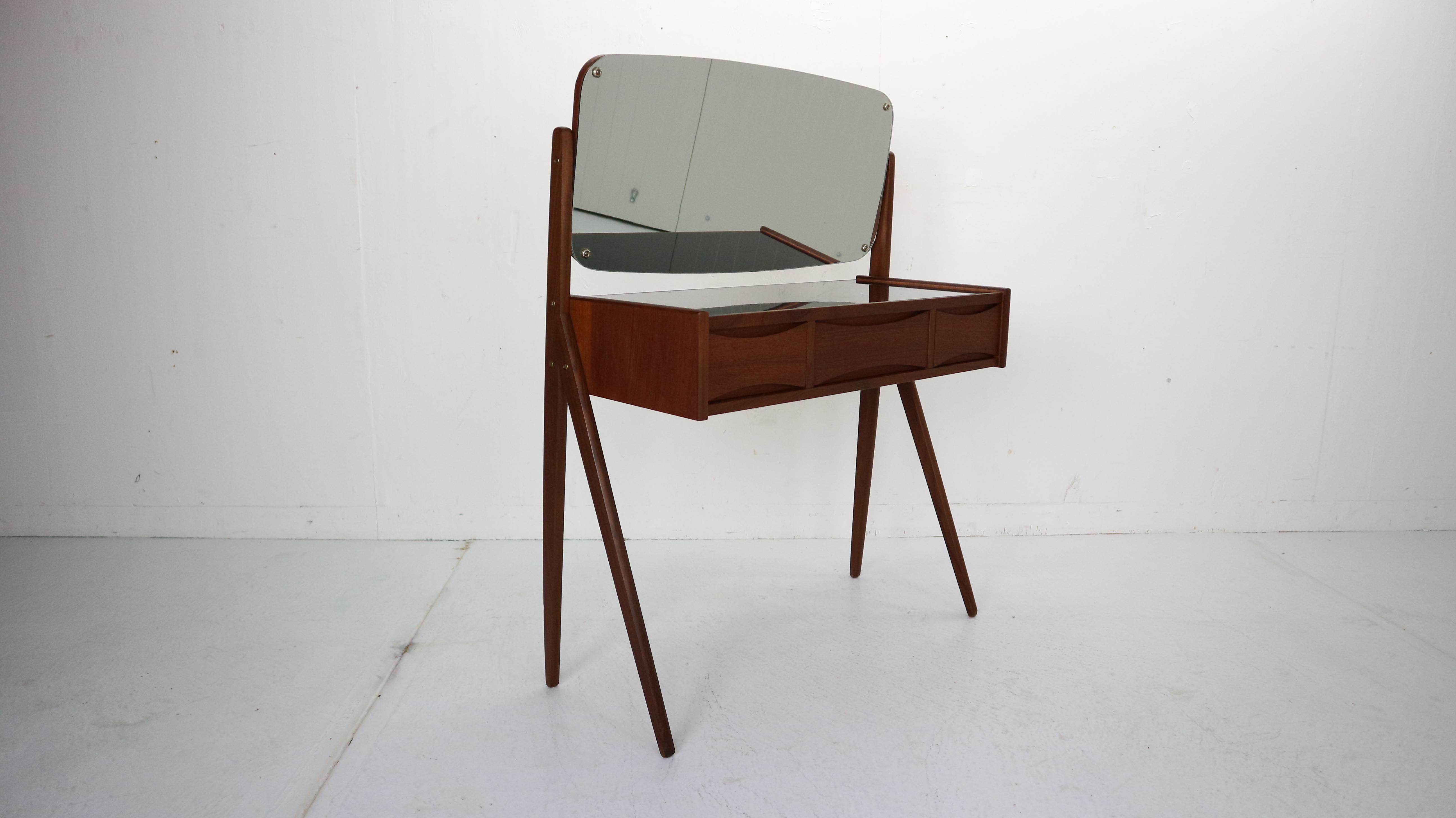 Elegant and just beautiful Danish design dressing- make up table designed by Arne Vodder in 1950s period, Denmark.

The piece features the quintessential bow tie grips on the top and bottom that are Vodder's trademark. The piece holds several