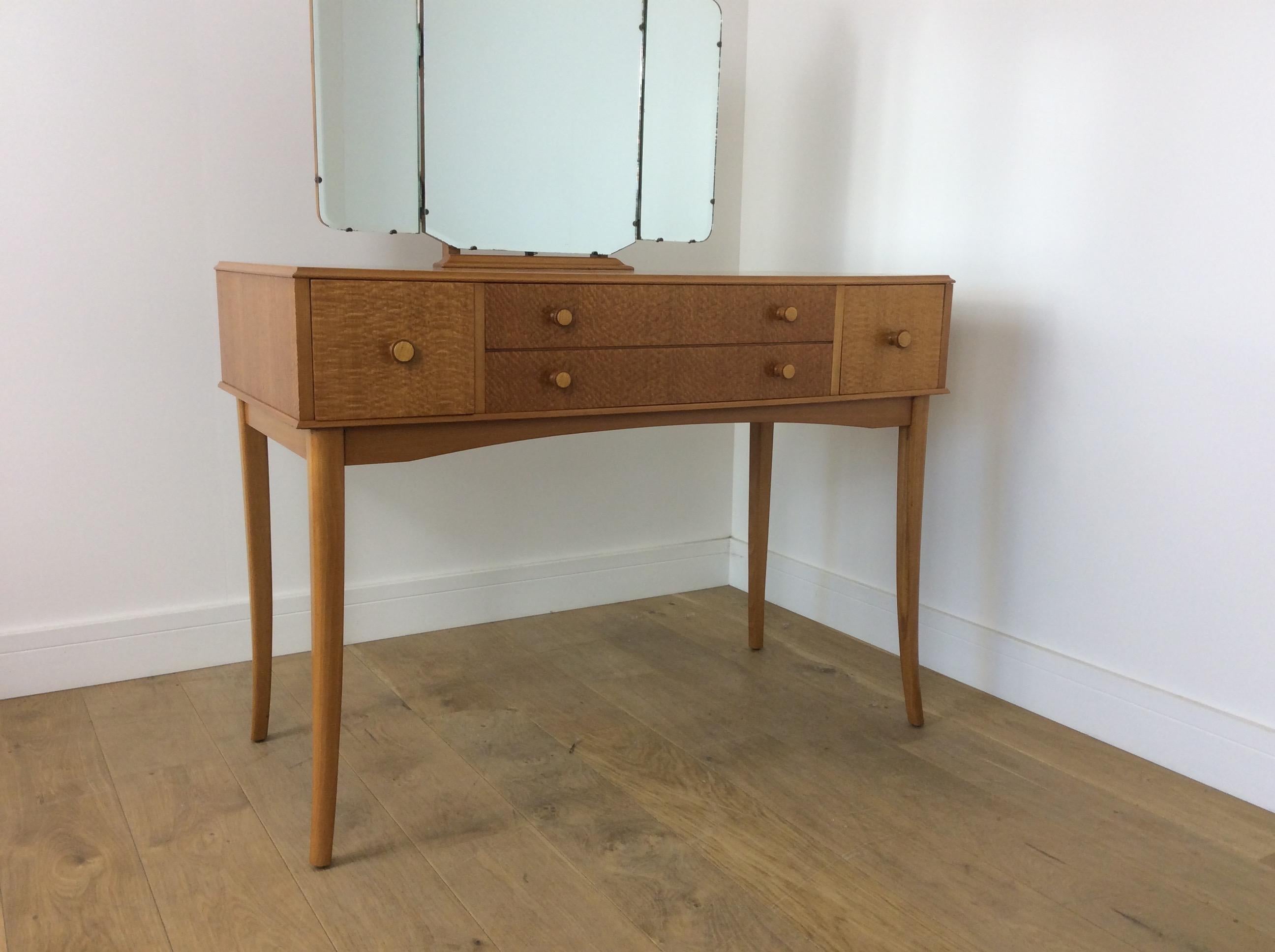 Midcentury dressing table in a stunning lacewood.
Measures: 134 cm H to the top of the mirror, 78.5 cm H at the front 108 cm W 50 cm D
British, circa 1960.