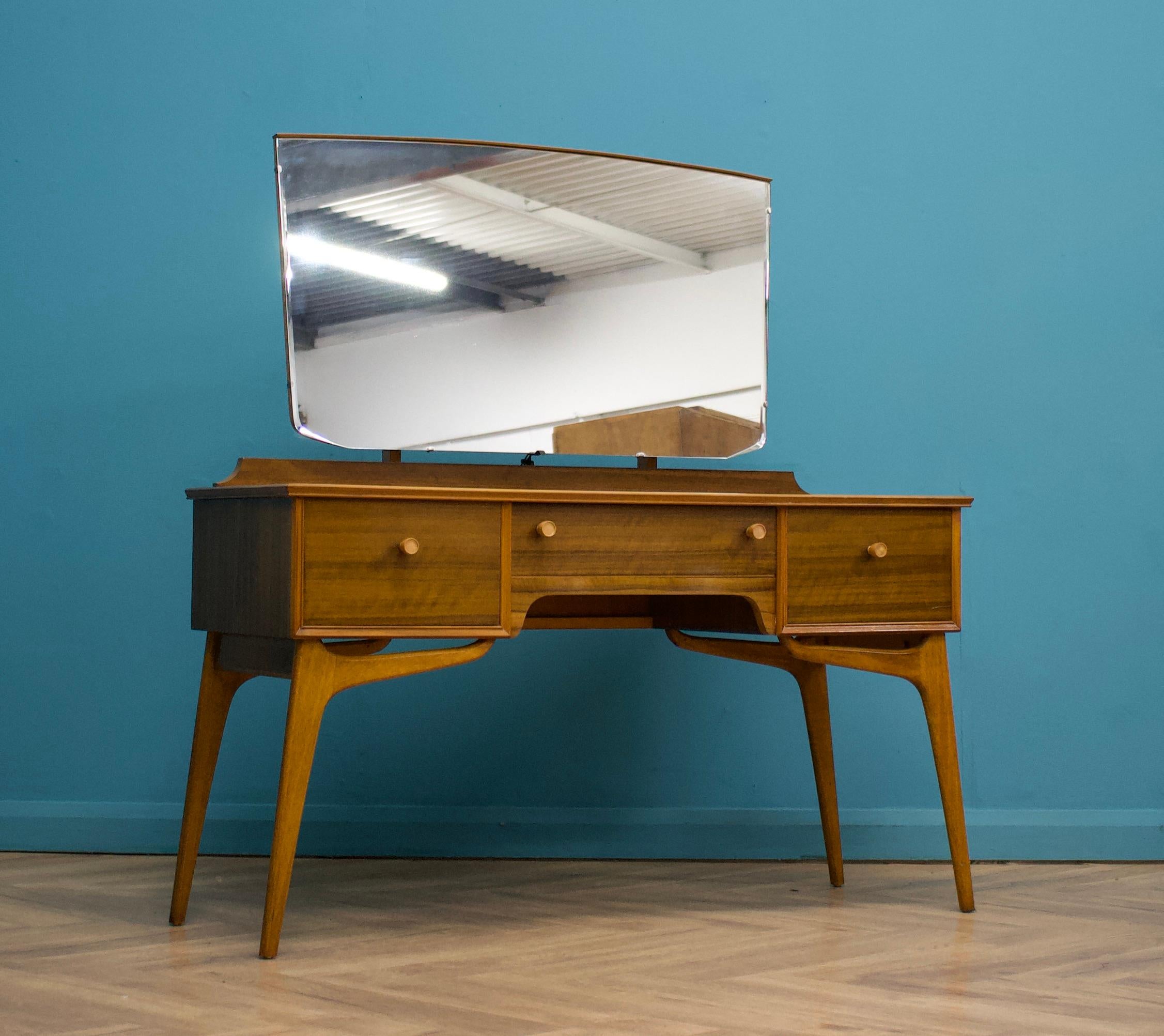 Mid-Century Modern Midcentury Dressing Table in Walnut by Alfred COX for Heals, 1950s For Sale