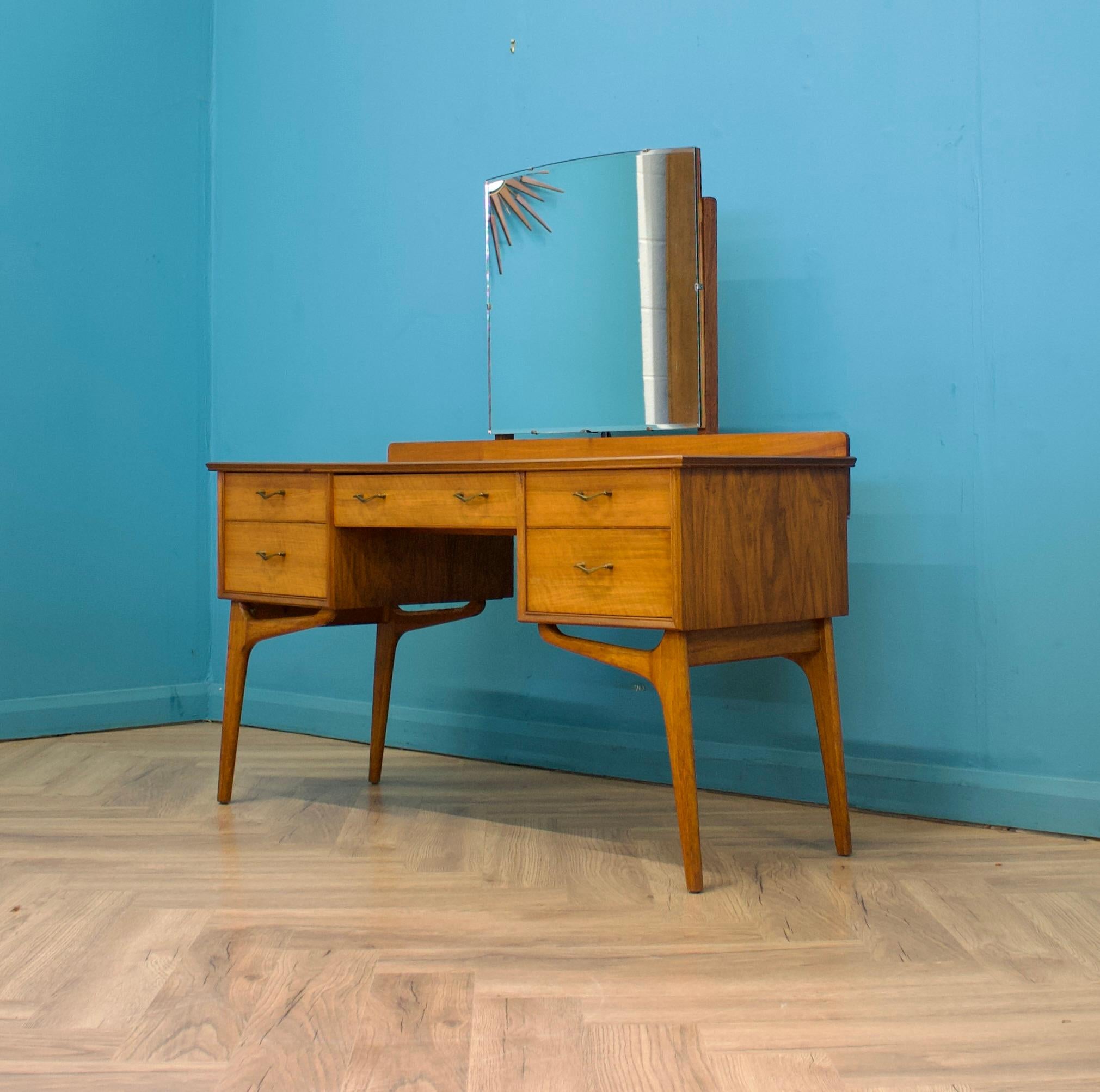 British Midcentury Dressing Table in Walnut by Alfred COX for Heals, 1950s For Sale