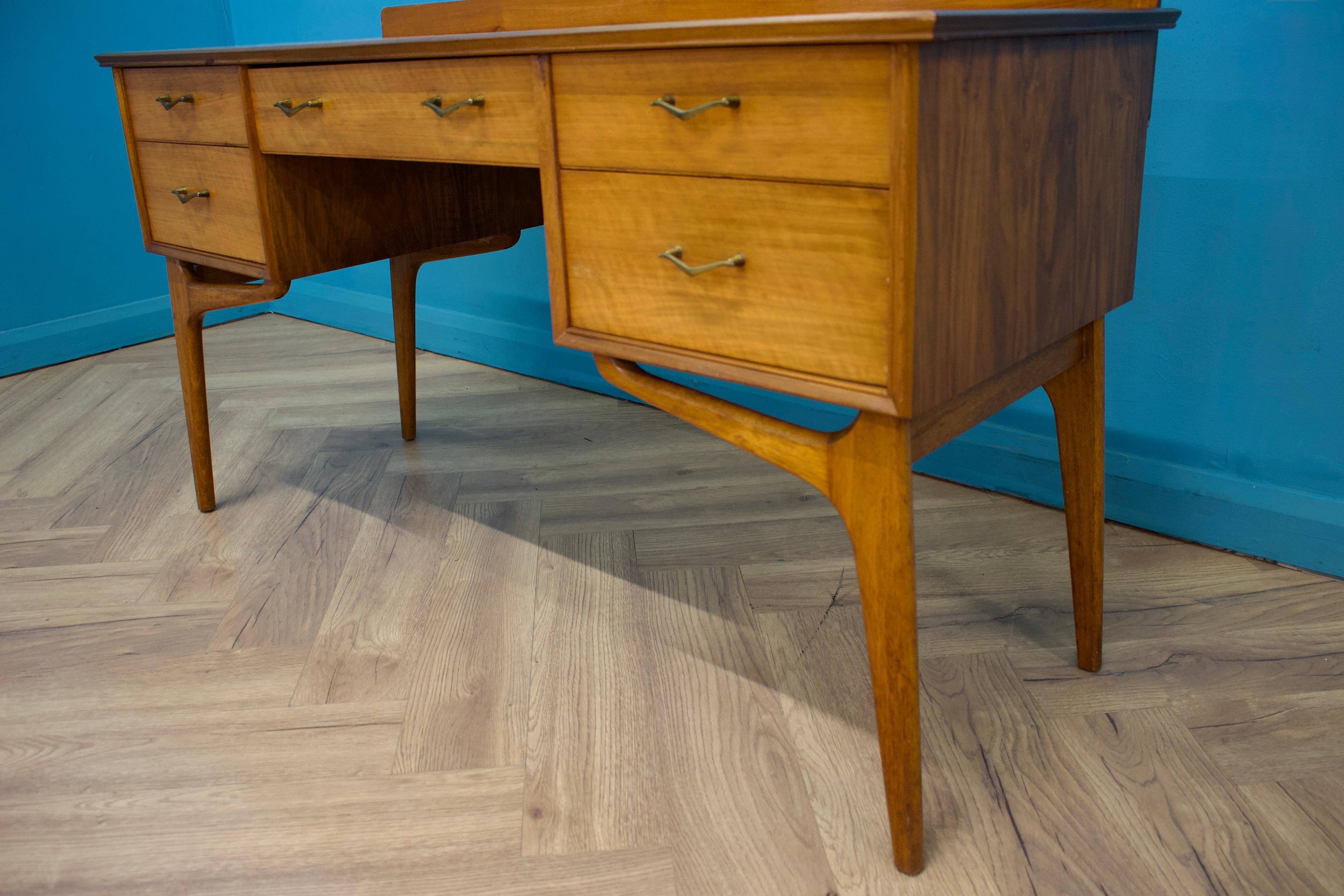 20th Century Midcentury Dressing Table in Walnut by Alfred COX for Heals, 1950s For Sale