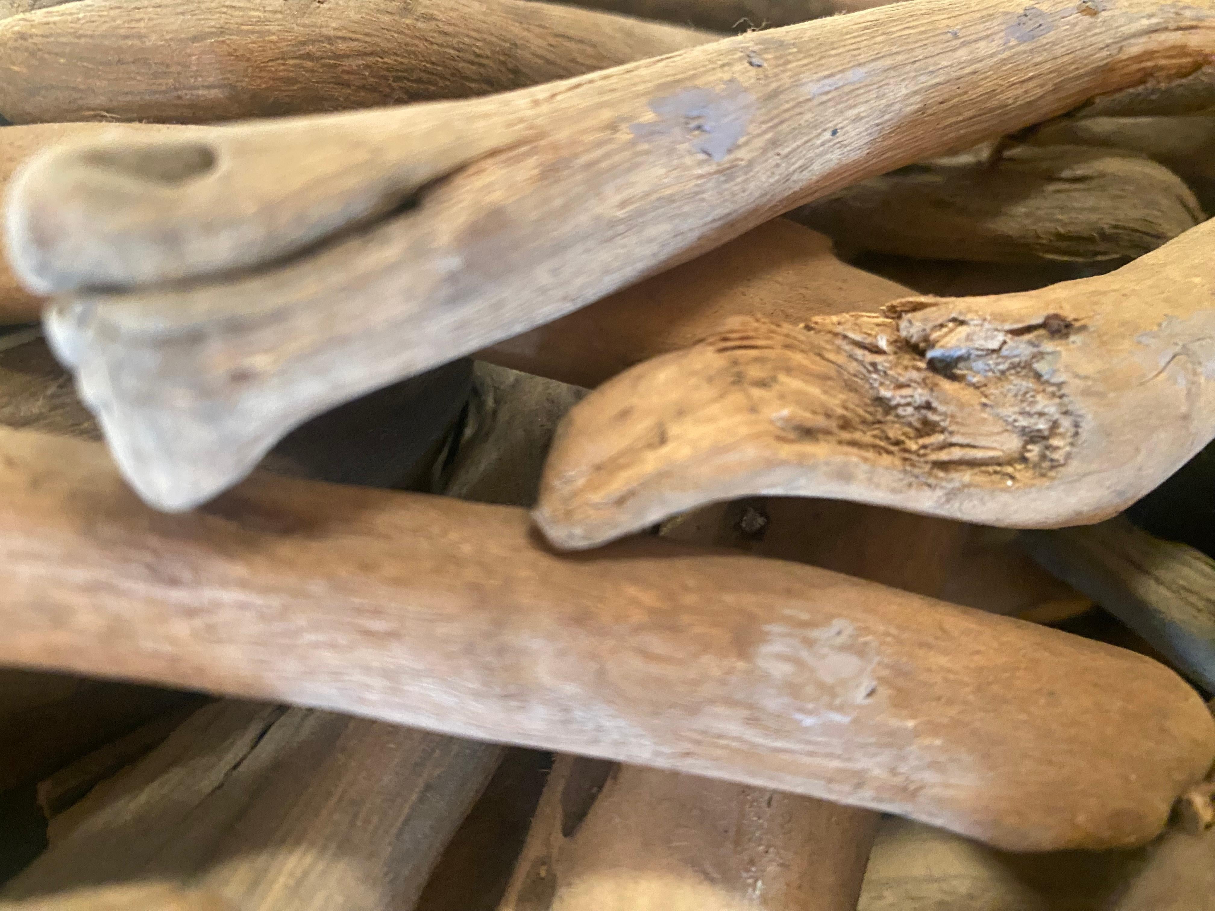 Mid-Century moderno Specchio da parete in legno driftwood del Medioevo con rami sottili intrecciati in vendita