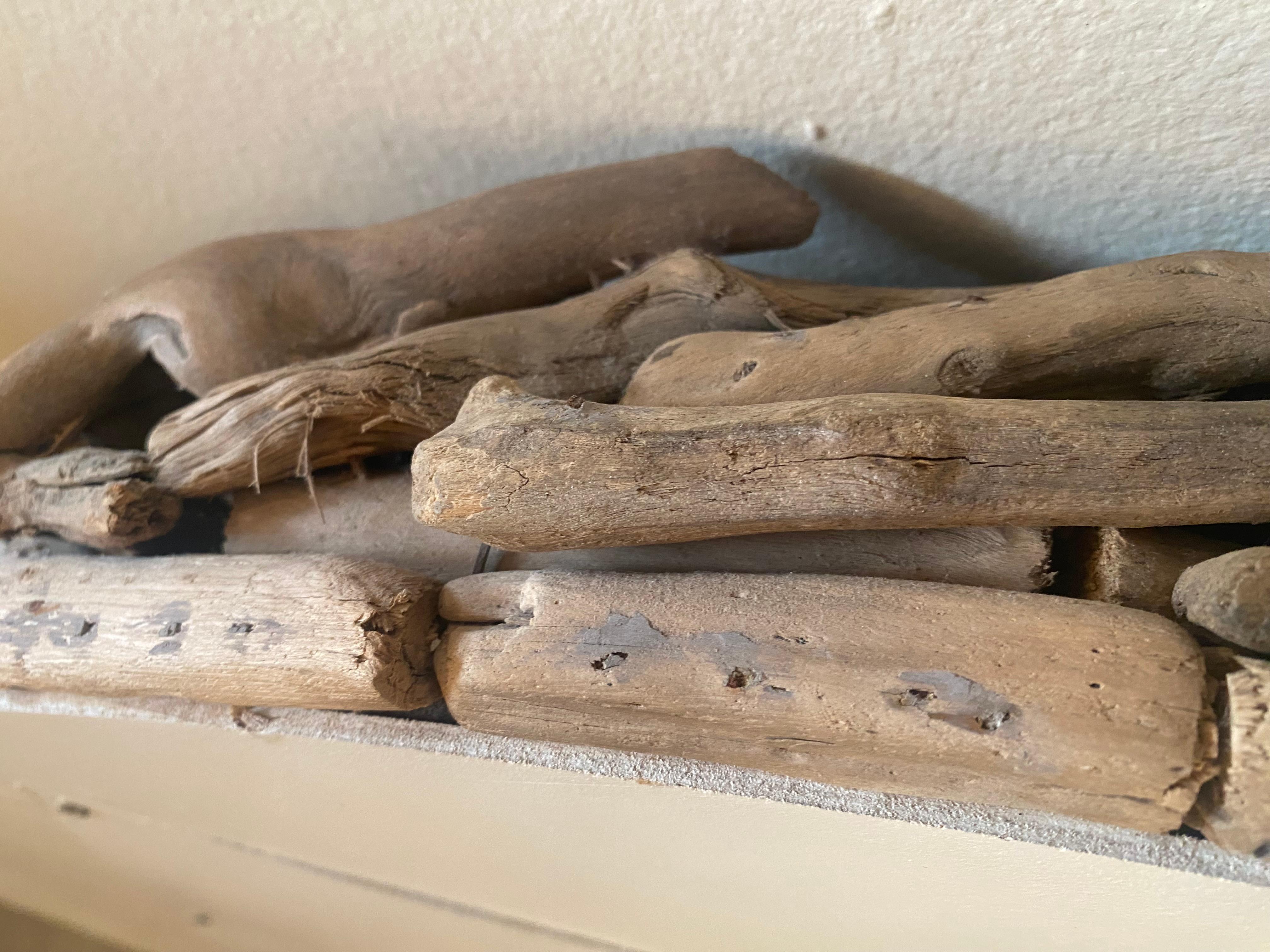 Specchio da parete in legno driftwood del Medioevo con rami sottili intrecciati in vendita 1
