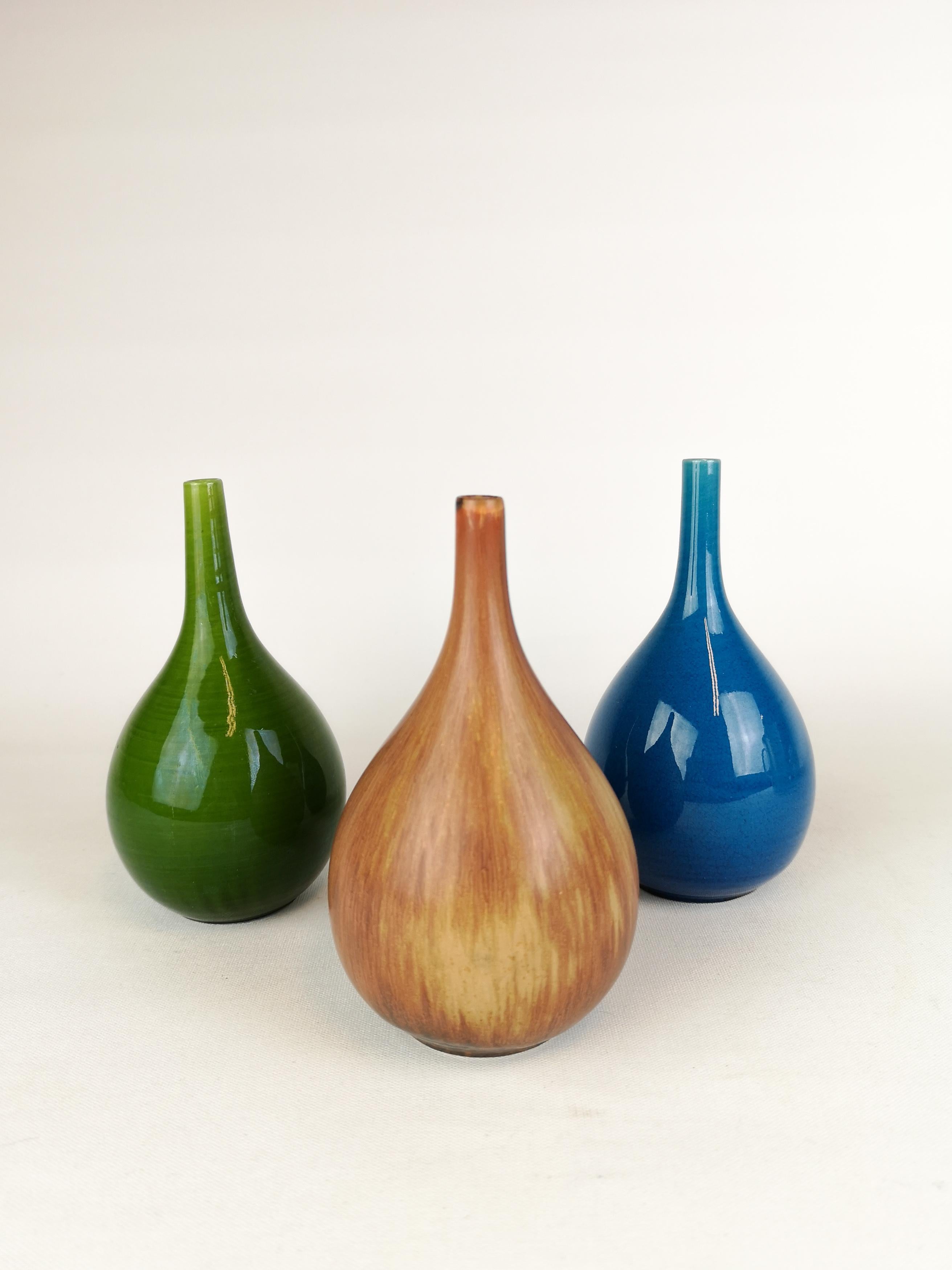 A set of 3 wonderful shaped and glazed vases. They are manufactured at Rörstrand Sweden in early 1960s and designed by CHS Carl Harry Stålhane.

Excellent condition.

Measures: H 14 x D 9 cm.
 